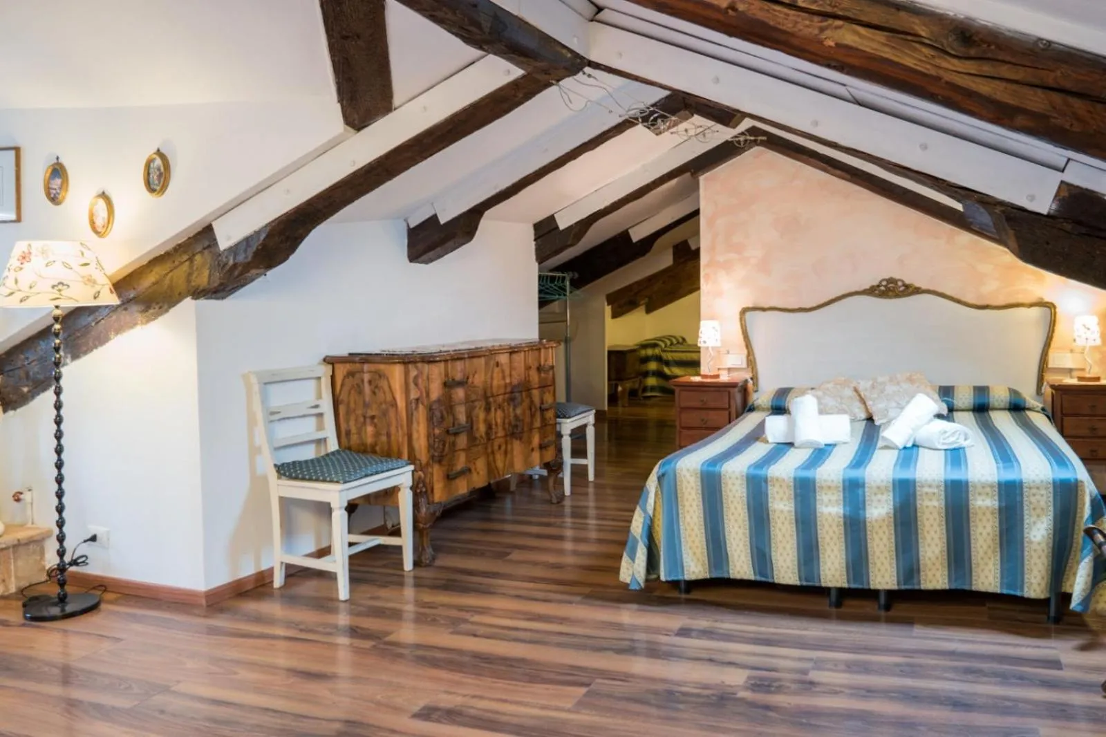Photo of the whole room, Bed in Corte Canal Venice