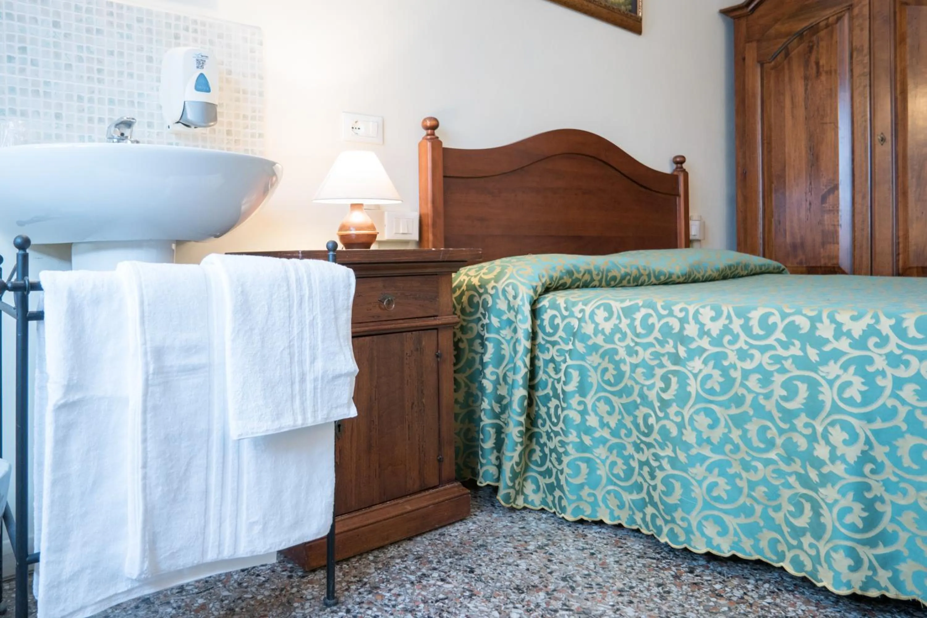 Bedroom, Bed in Corte Canal Venice