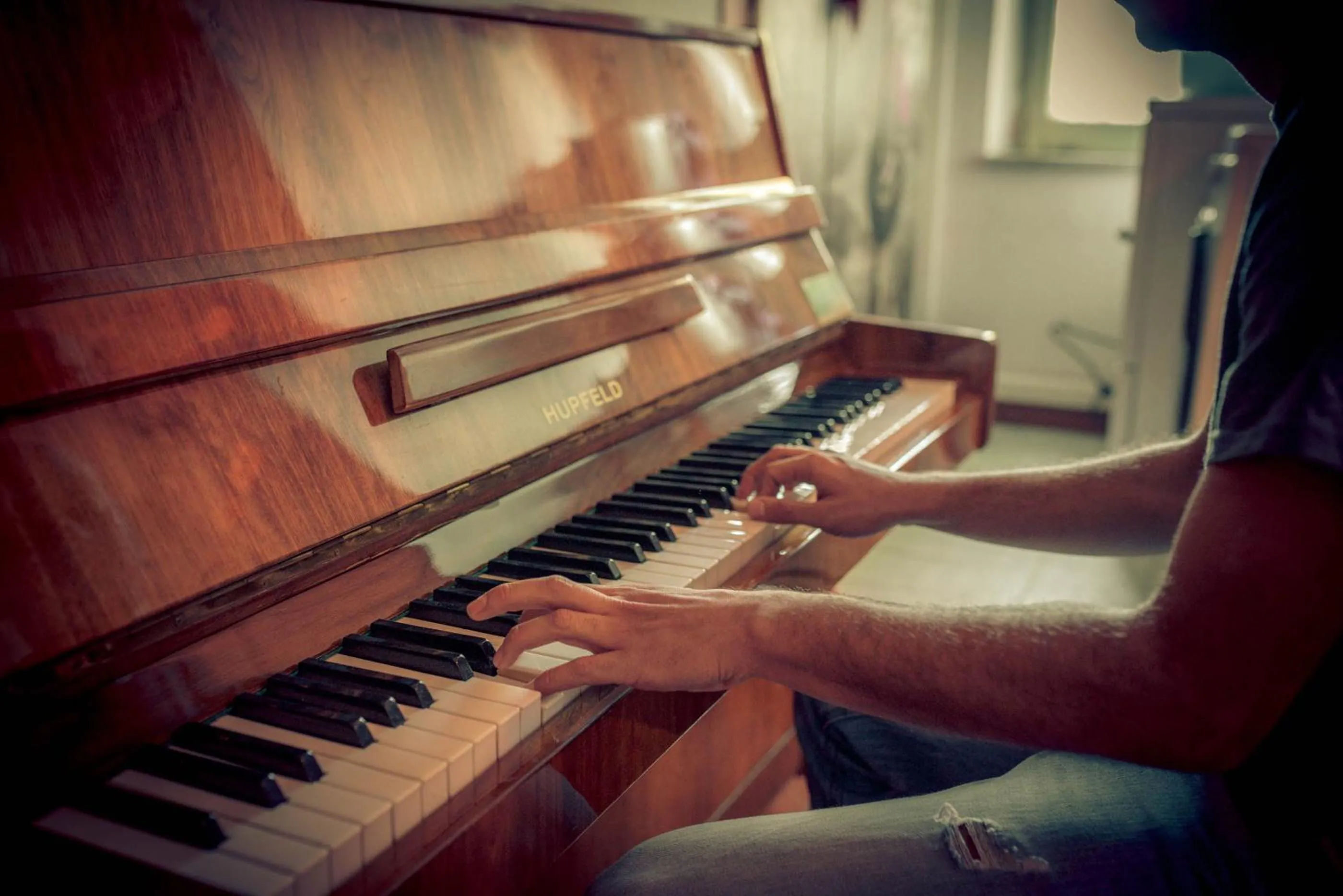 Evening entertainment in Hostel of the Sun