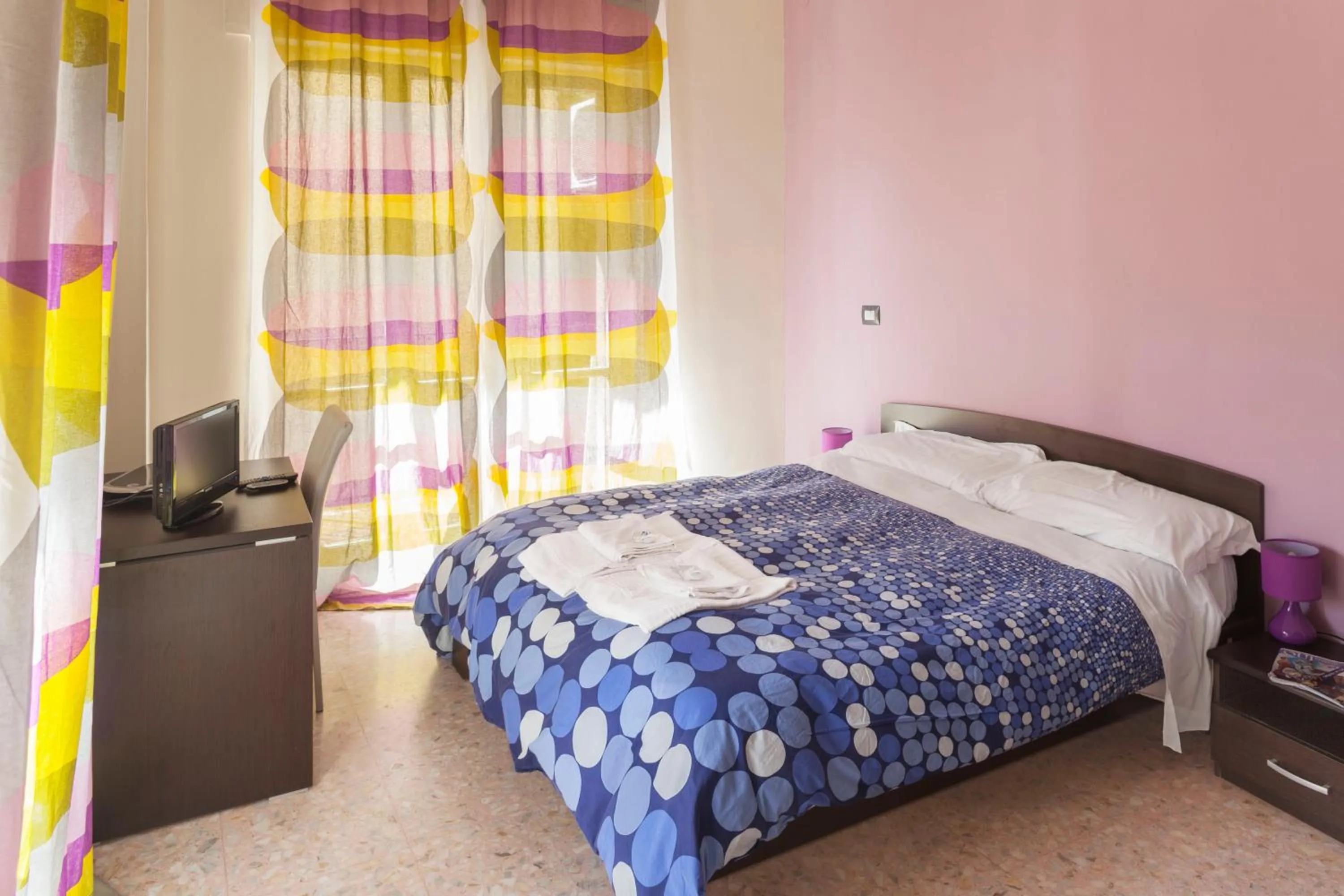 Photo of the whole room, Bed in Hostel of the Sun