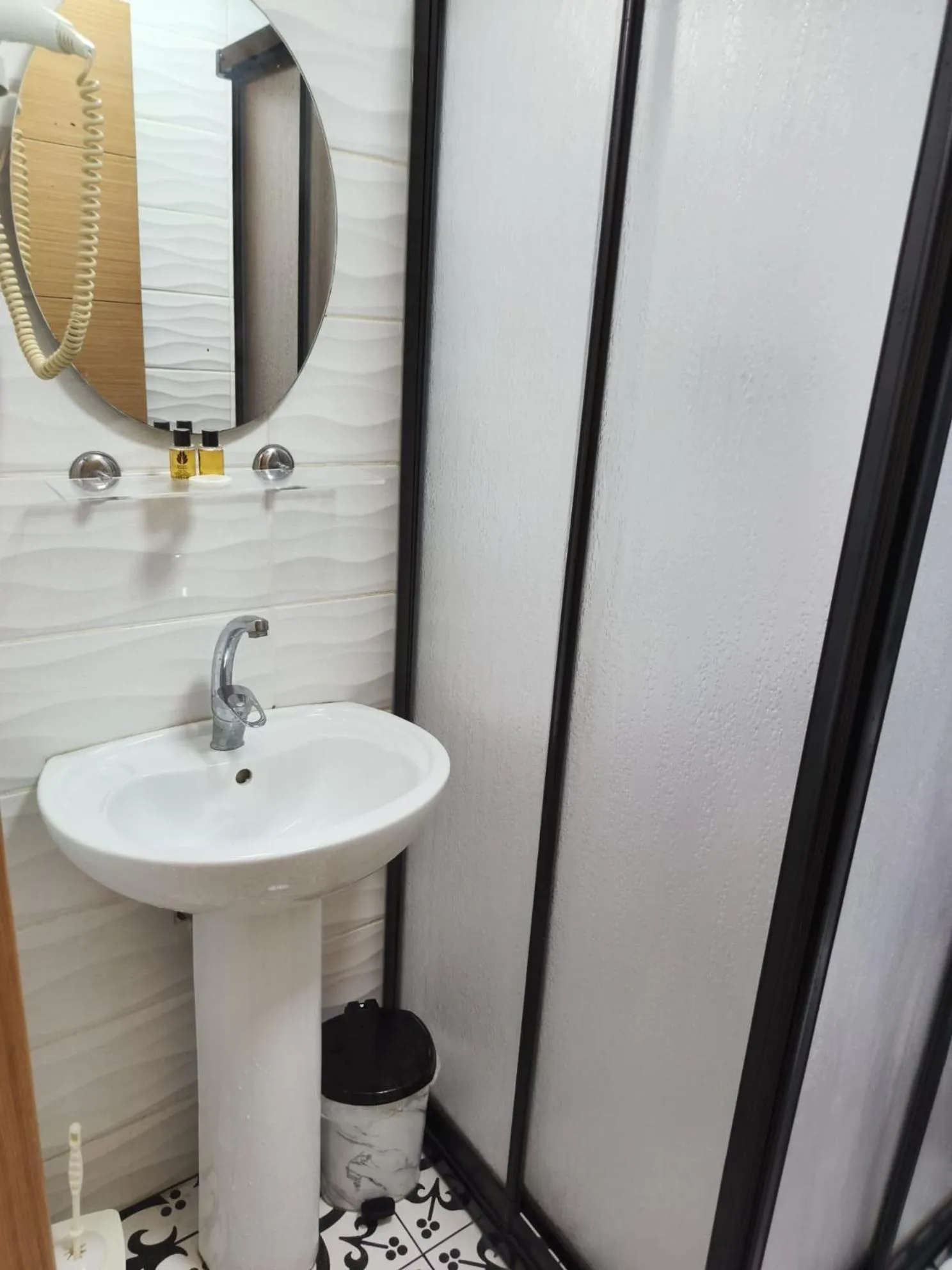 Shower in Reydel Hotel