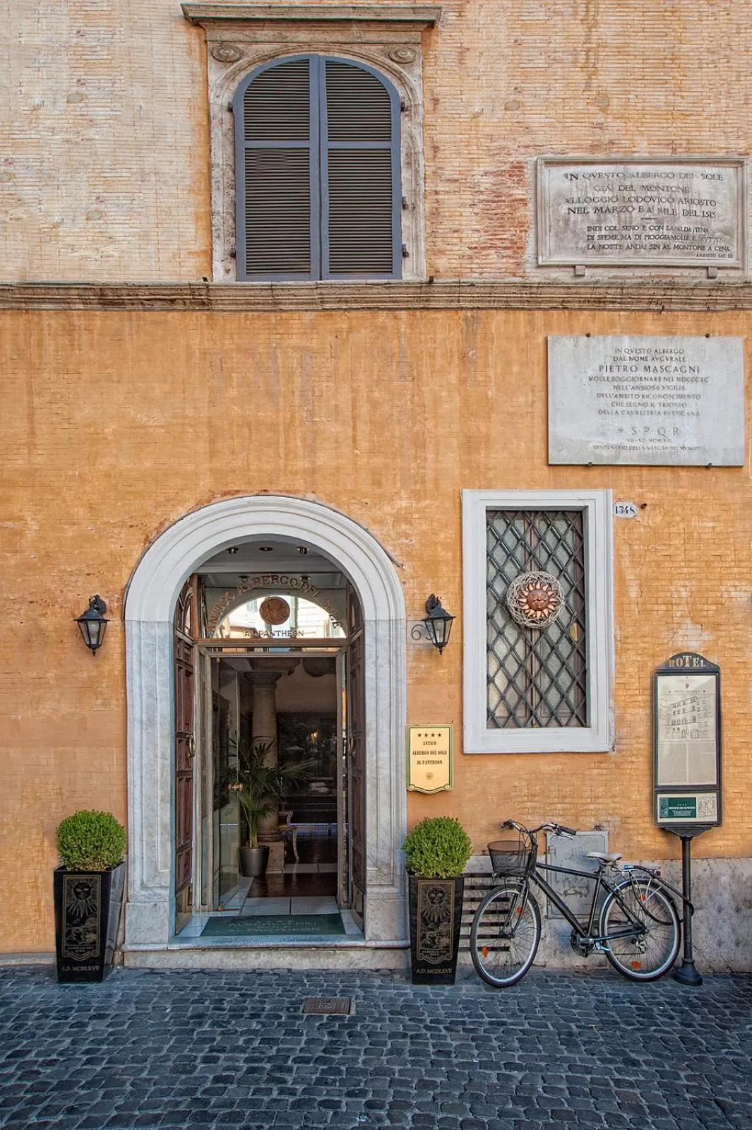 Facade/entrance in Antico Albergo del Sole al Pantheon
