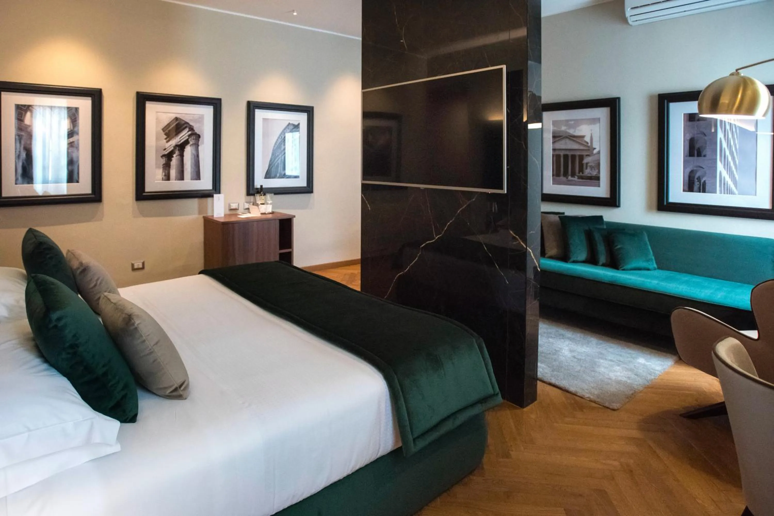 Bedroom, Bed in Antico Albergo del Sole al Pantheon