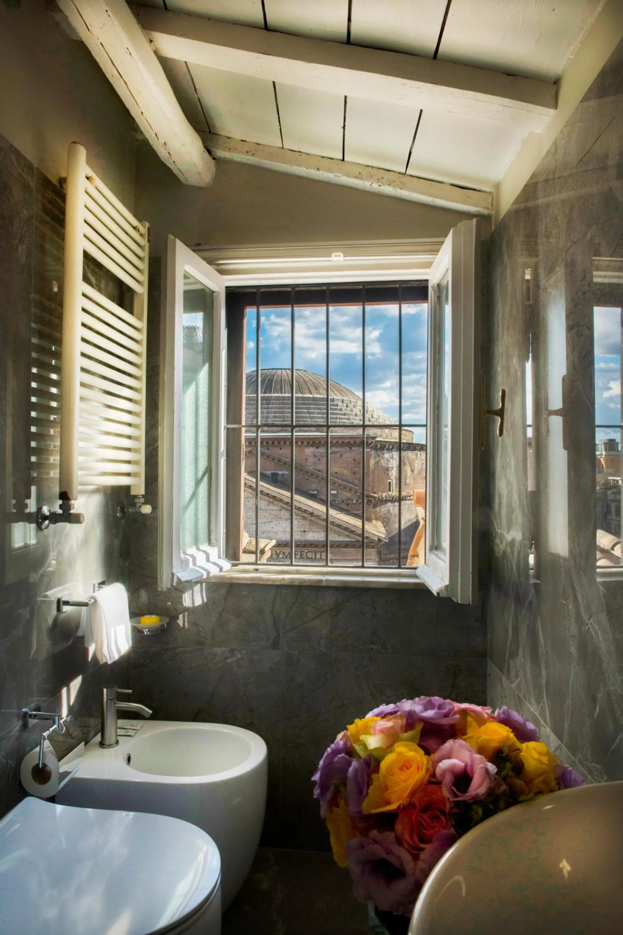 Bathroom in Antico Albergo del Sole al Pantheon