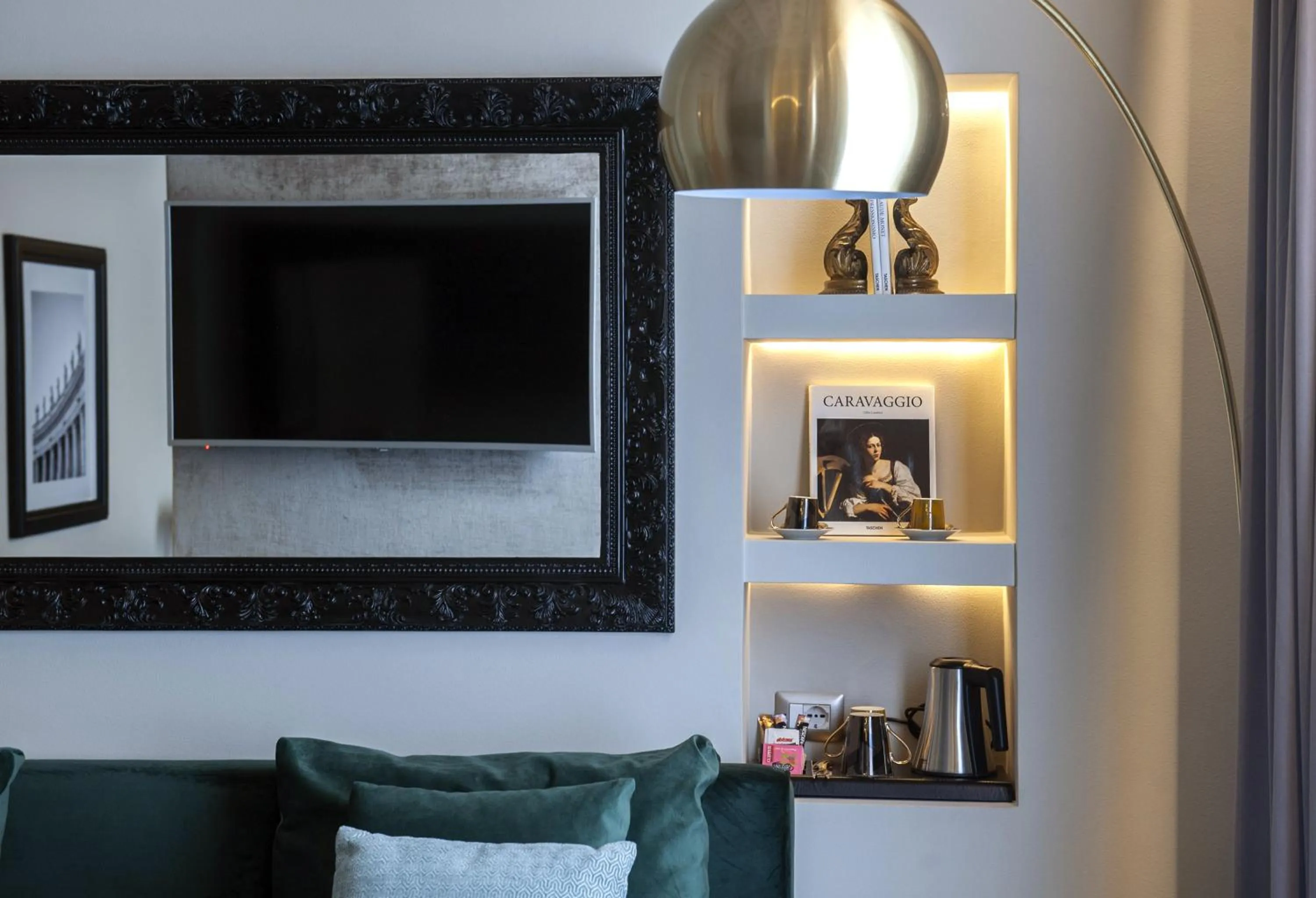 TV and multimedia in Antico Albergo del Sole al Pantheon