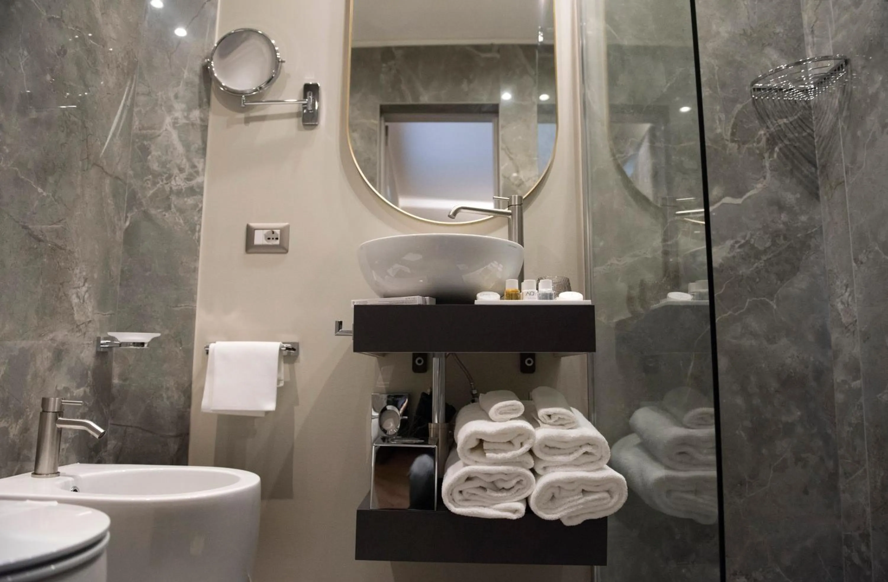 Bathroom in Antico Albergo del Sole al Pantheon