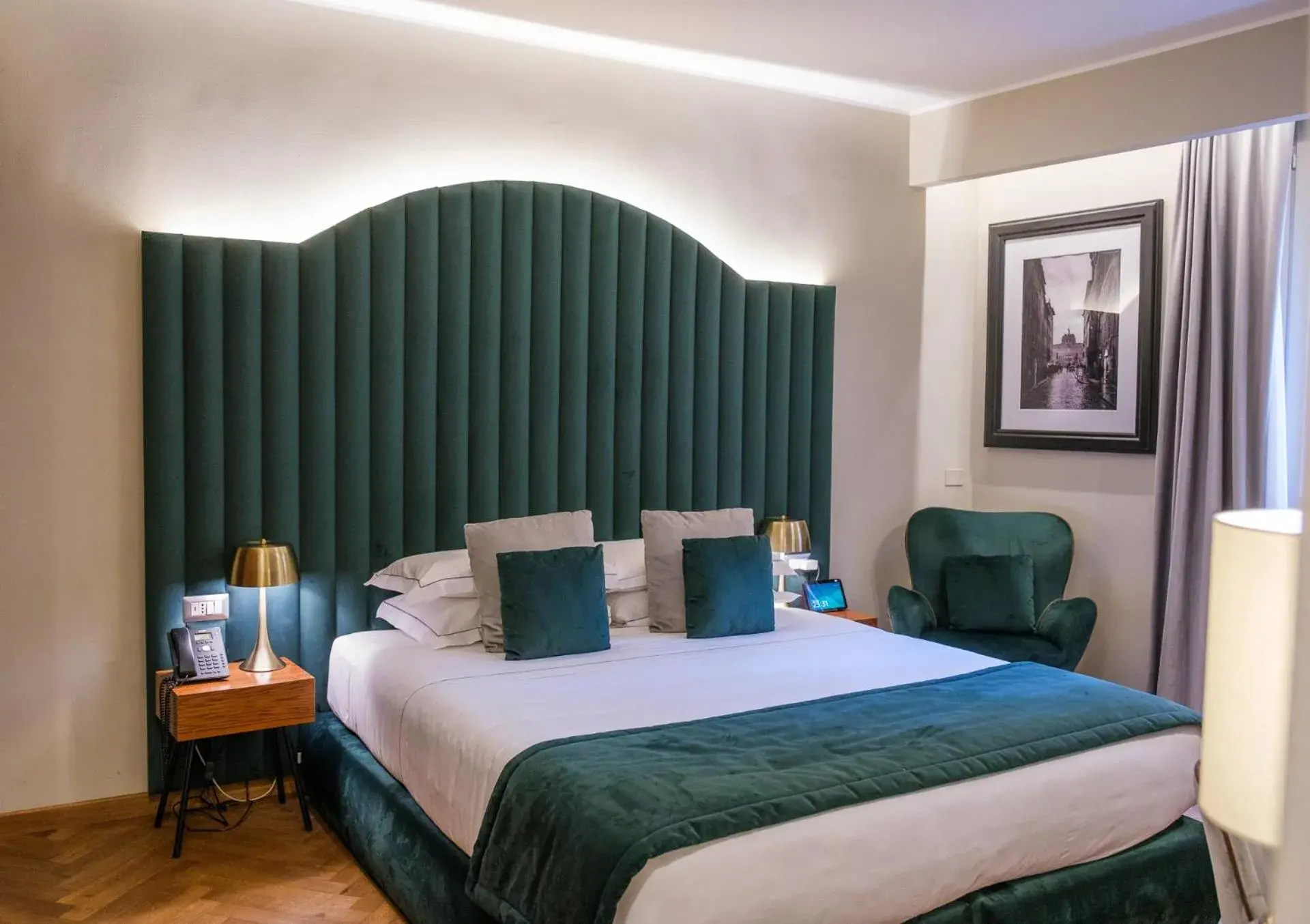 Prestige Double Room Pantheon Square View in Antico Albergo del Sole al Pantheon Prestige Double Room Pantheon Square View in Antico Albergo del Sole al Pantheon