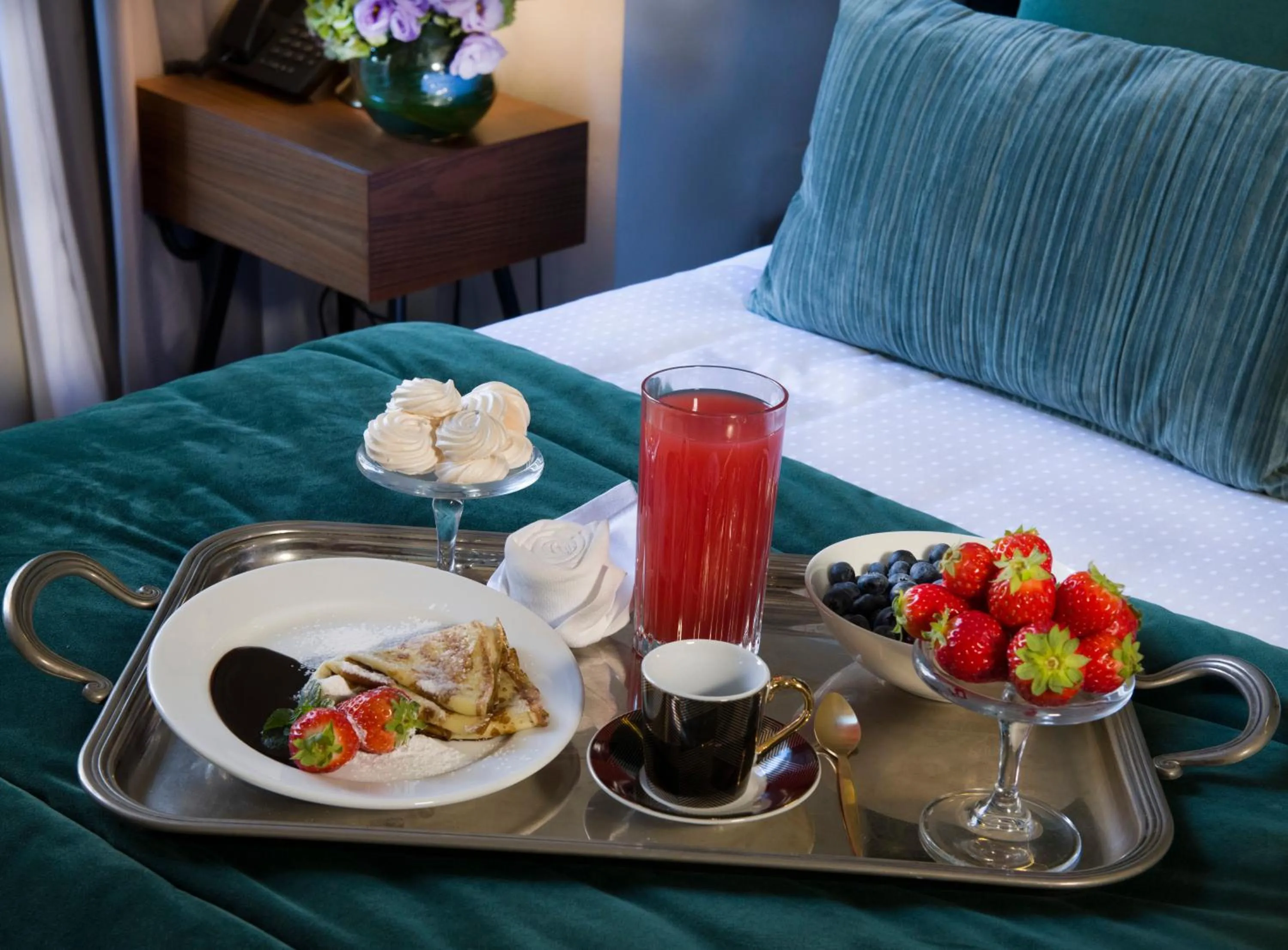 room service, Bed in Antico Albergo del Sole al Pantheon