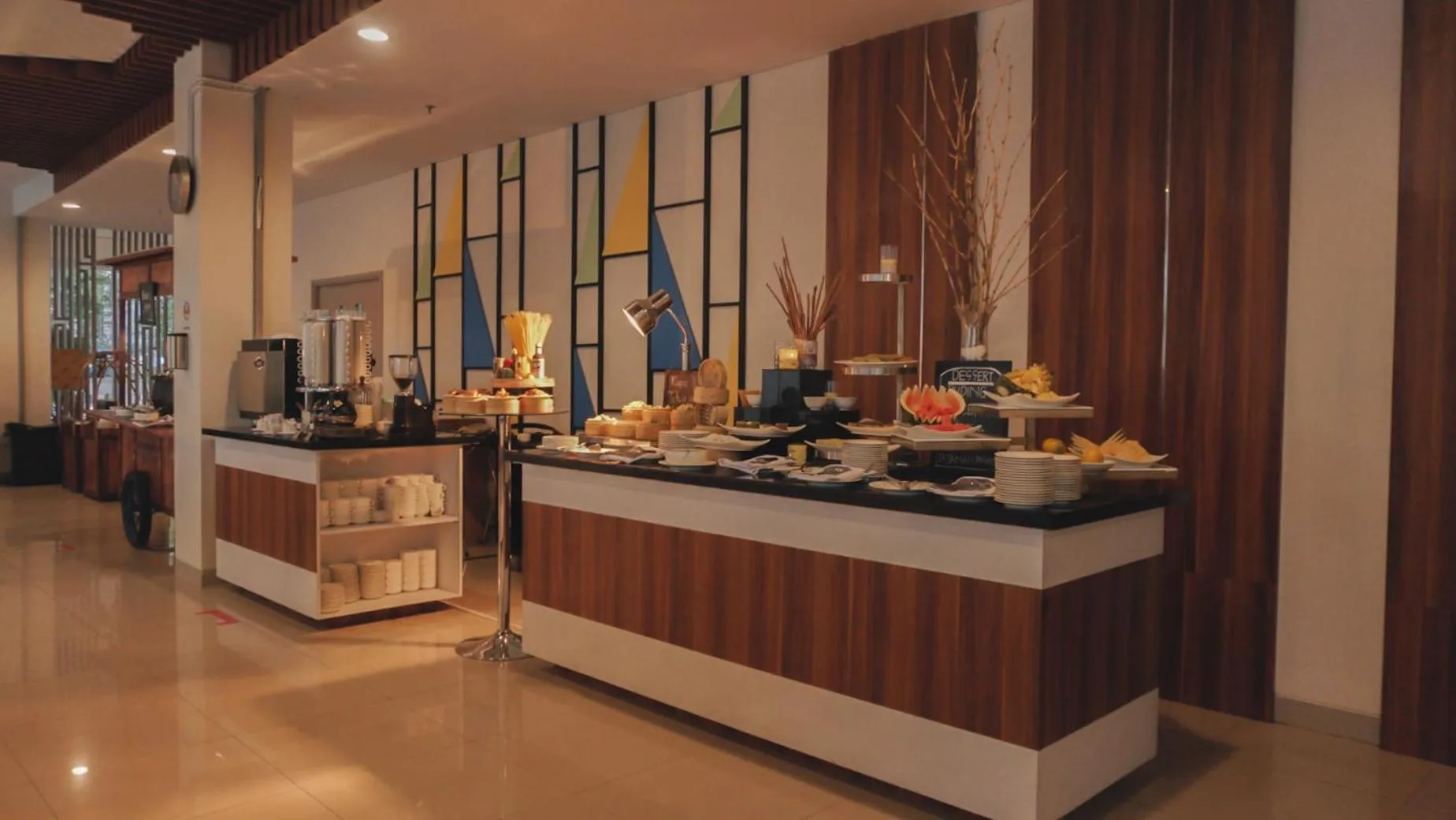 Restaurant/places to eat in Patra Dumai Hotel