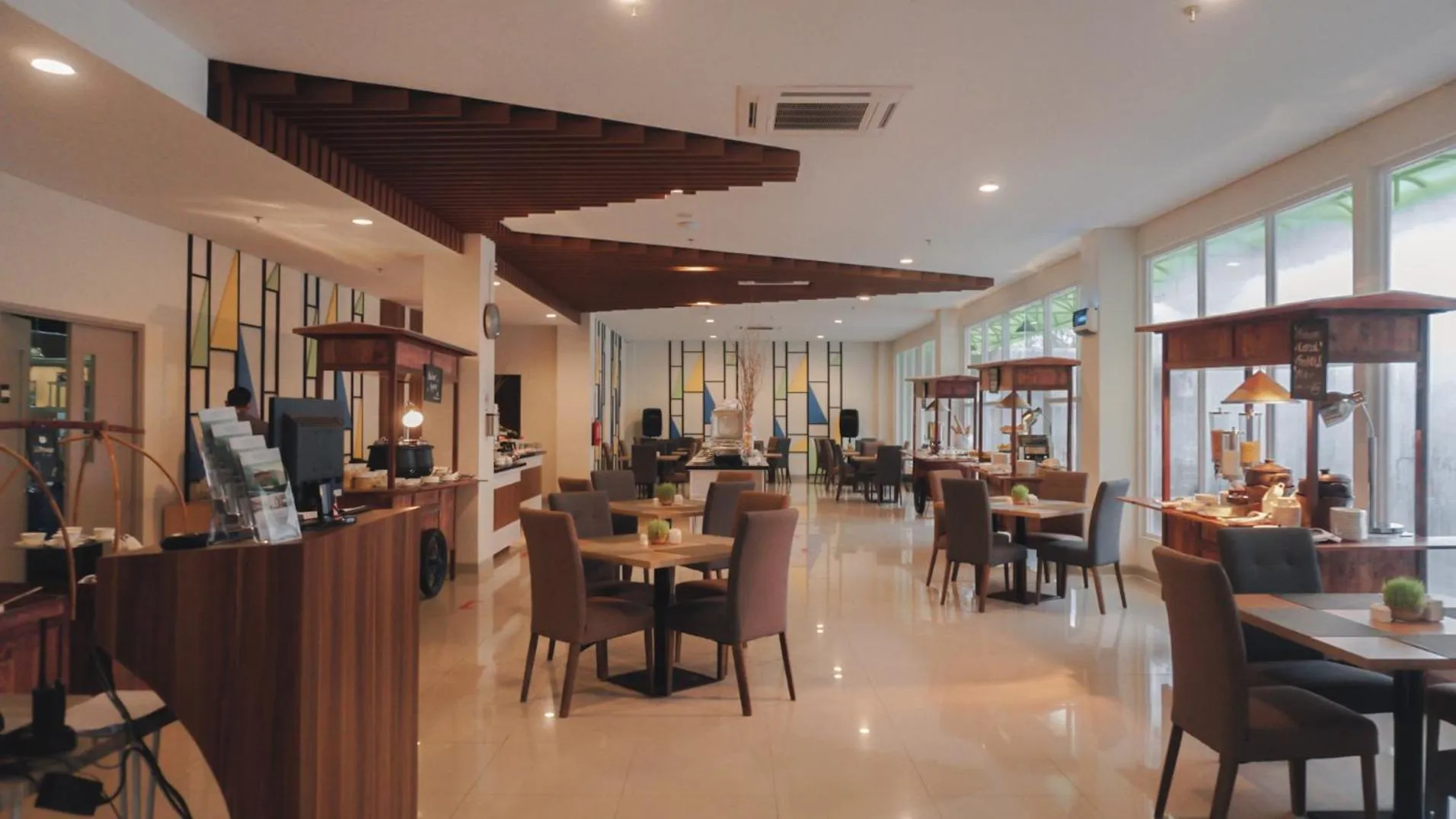 Restaurant/places to eat in Patra Dumai Hotel