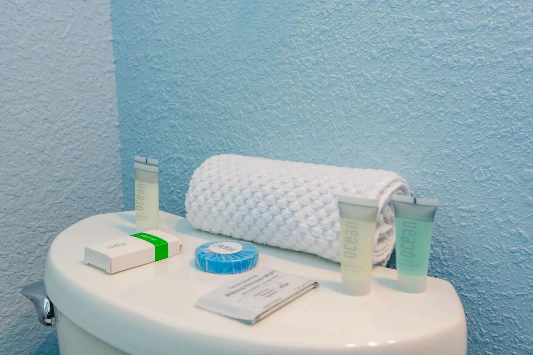 Bathroom in Upham Beach Inn