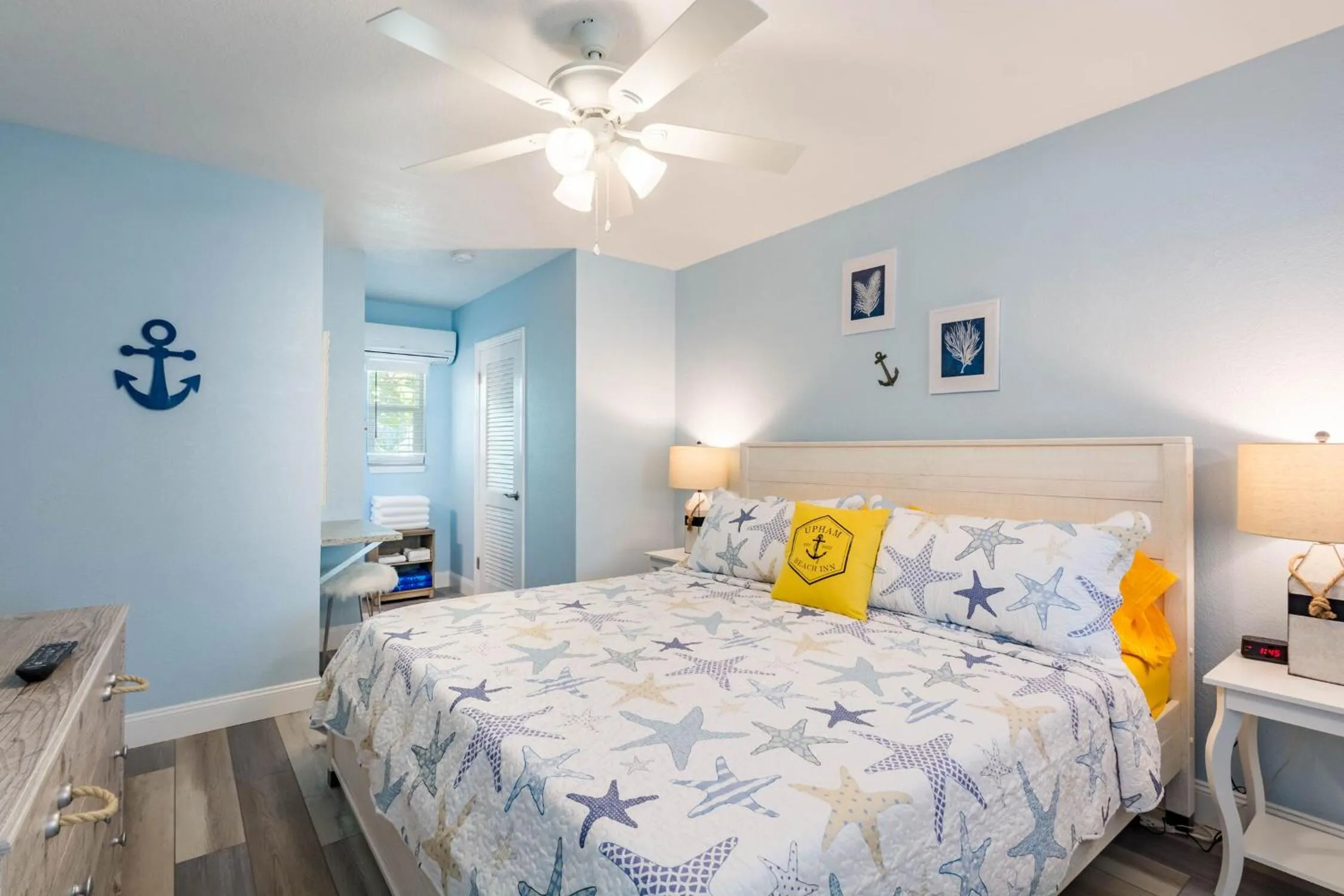 Bed in Upham Beach Inn