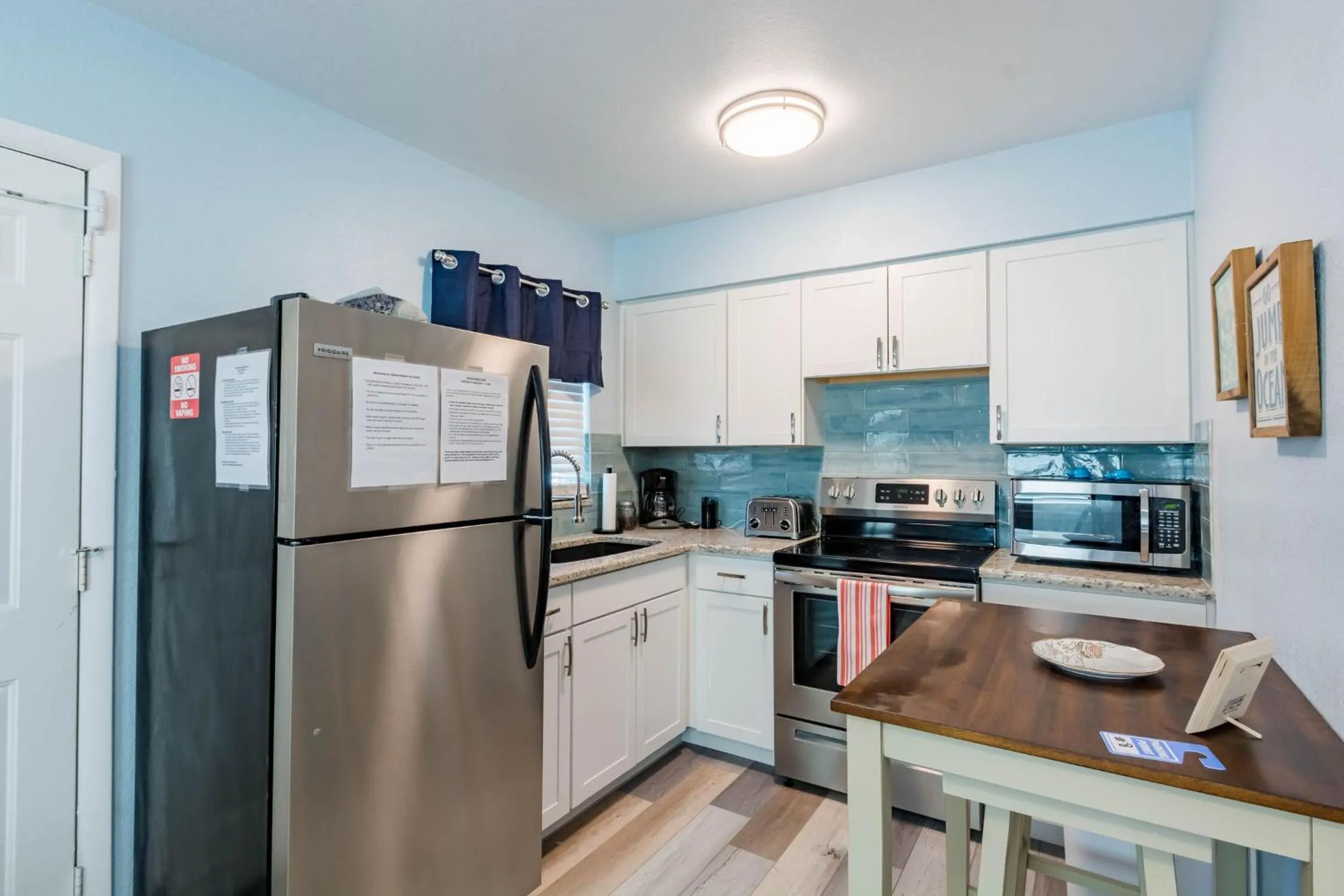 Kitchen or kitchenette in Upham Beach Inn