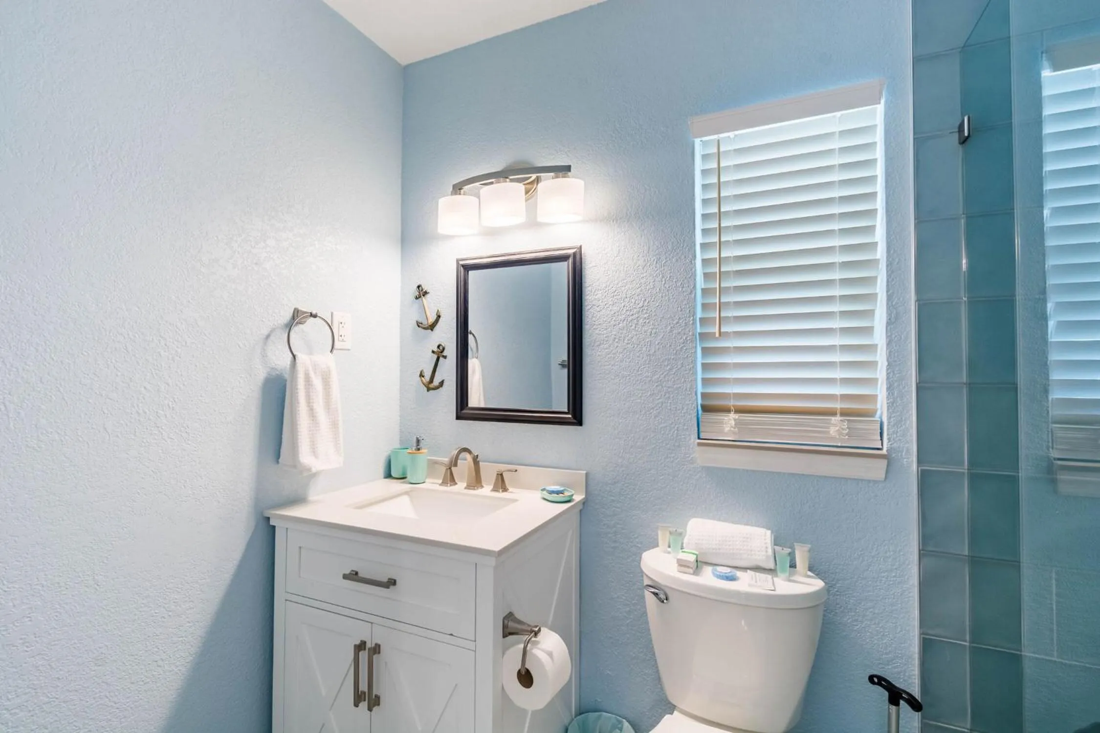Bathroom in Upham Beach Inn
