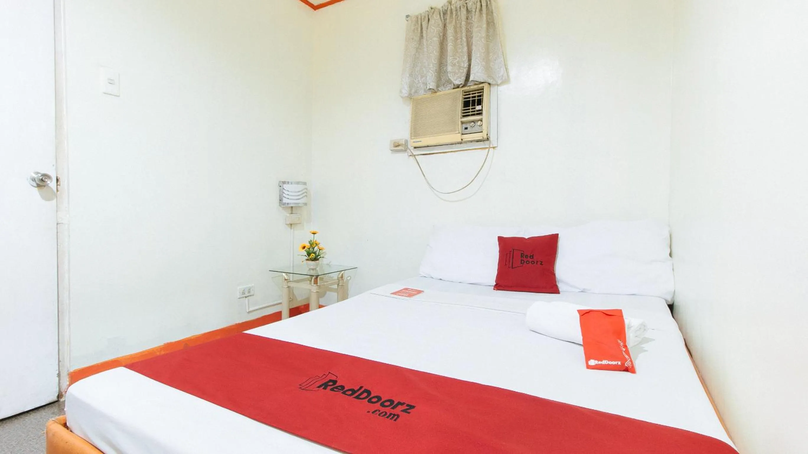 Bed in RedDoorz @ Eros Travellers Pensione