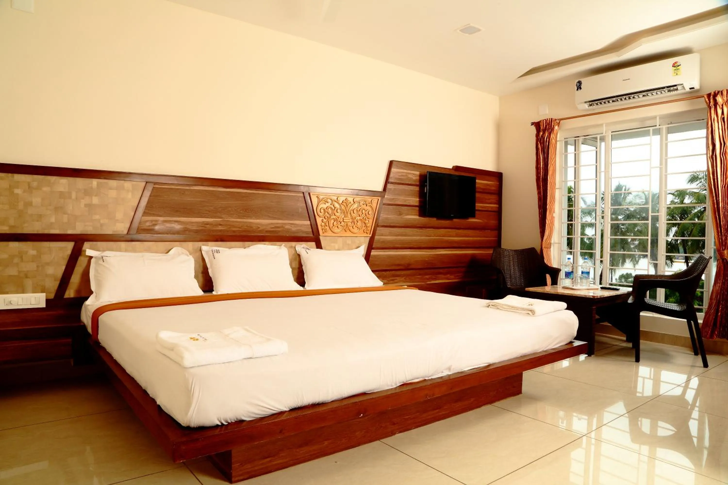 Photo of the whole room, Bed in Annai in Saravana Bhavan Fine stay and Restaurant