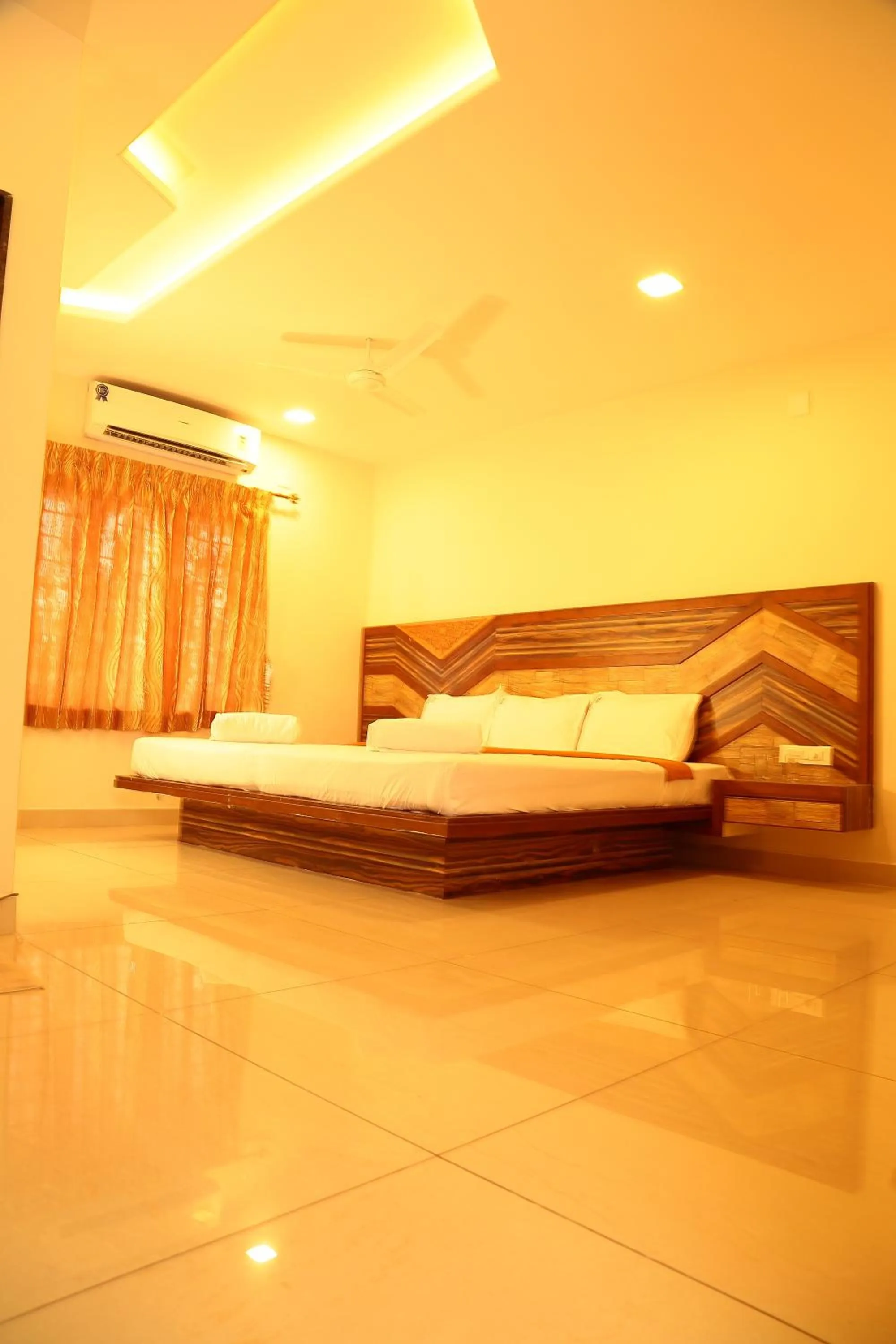 Photo of the whole room, Bed in Annai in Saravana Bhavan Fine stay and Restaurant
