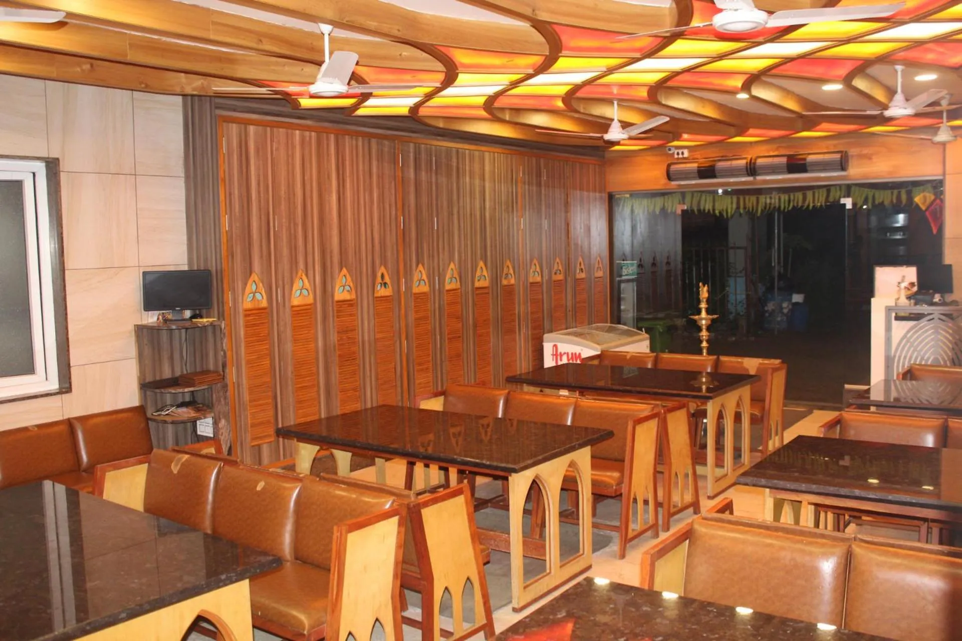 Restaurant/places to eat in Annai in Saravana Bhavan Fine stay and Restaurant