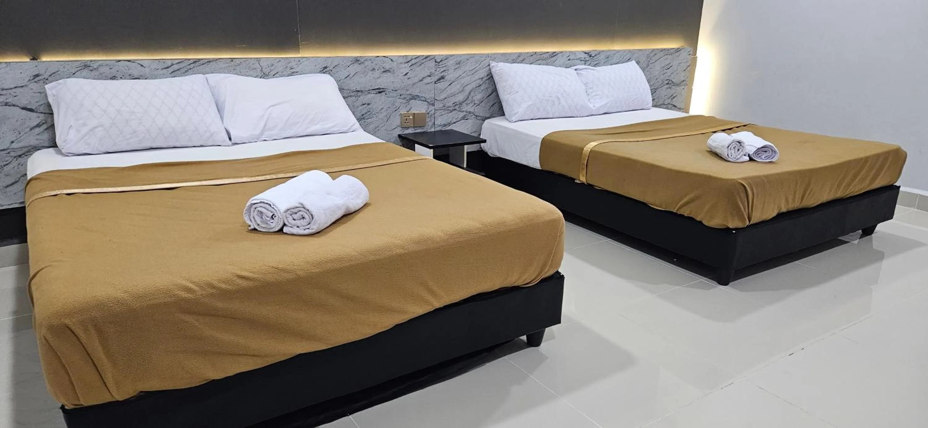 Bedroom, Bed in DLAYARAN HOTEL & CAFE