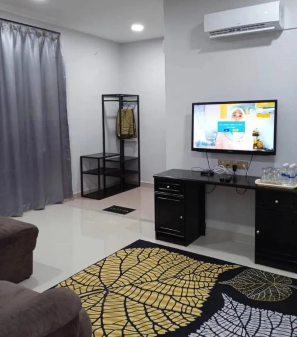 TV and multimedia in DLAYARAN HOTEL & CAFE