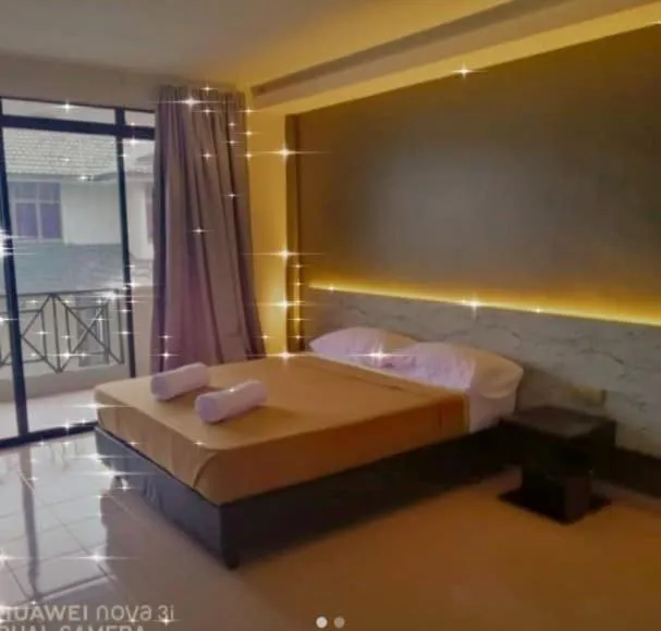 Bedroom, Bed in DLAYARAN HOTEL & CAFE