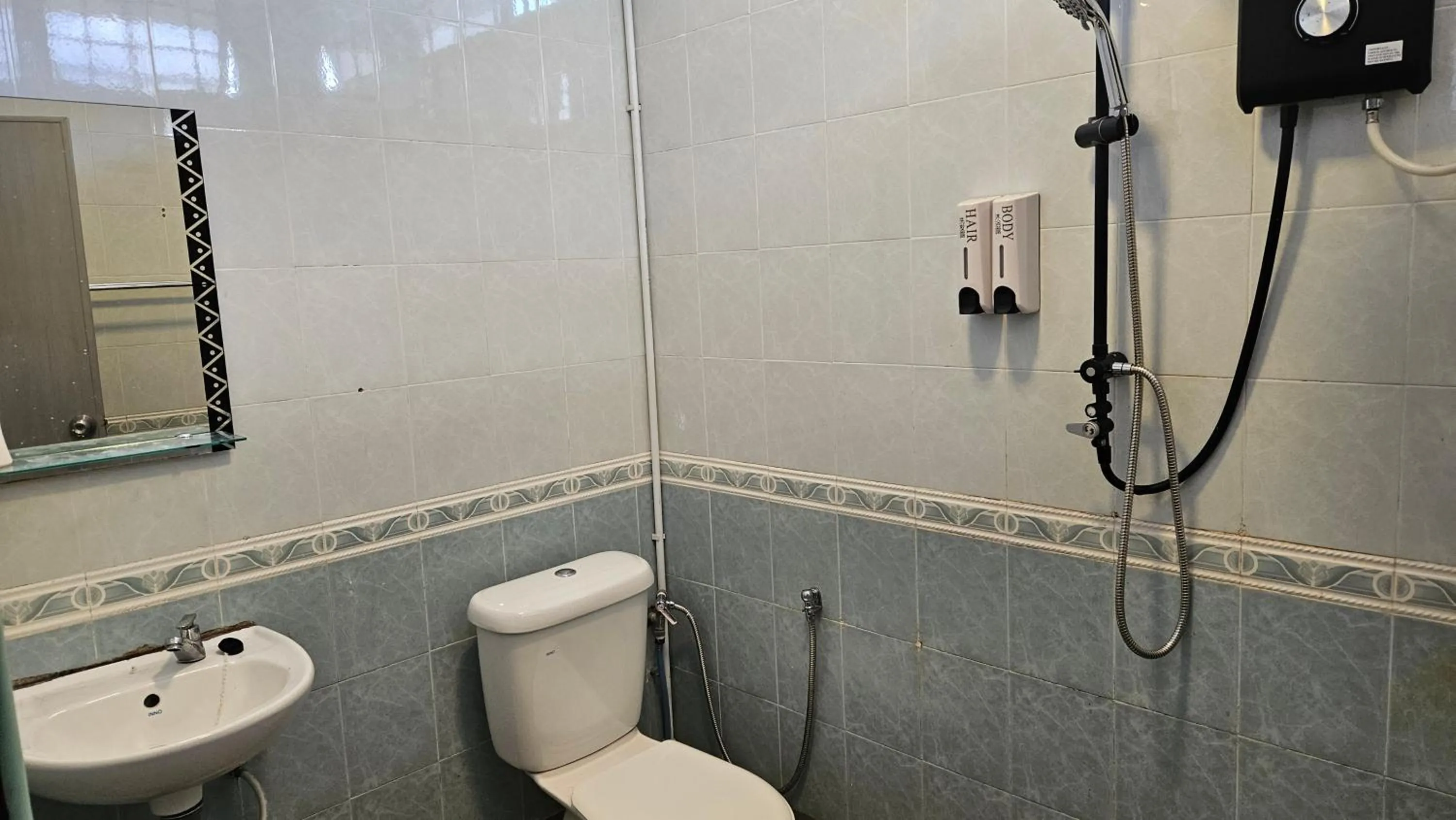 Bathroom in DLAYARAN HOTEL & CAFE