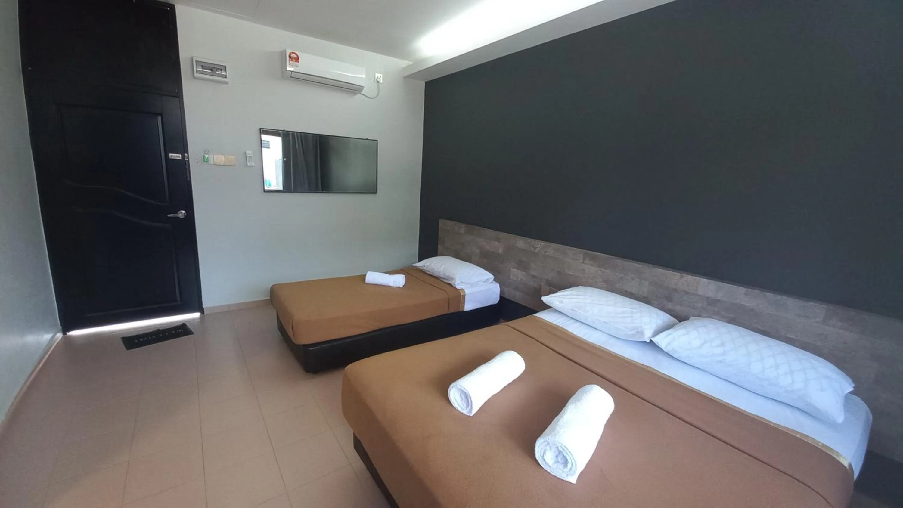 Property building, Bed in DLAYARAN HOTEL & CAFE
