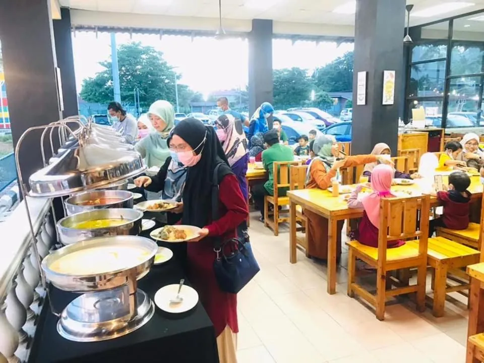 Restaurant/places to eat in DLAYARAN HOTEL & CAFE