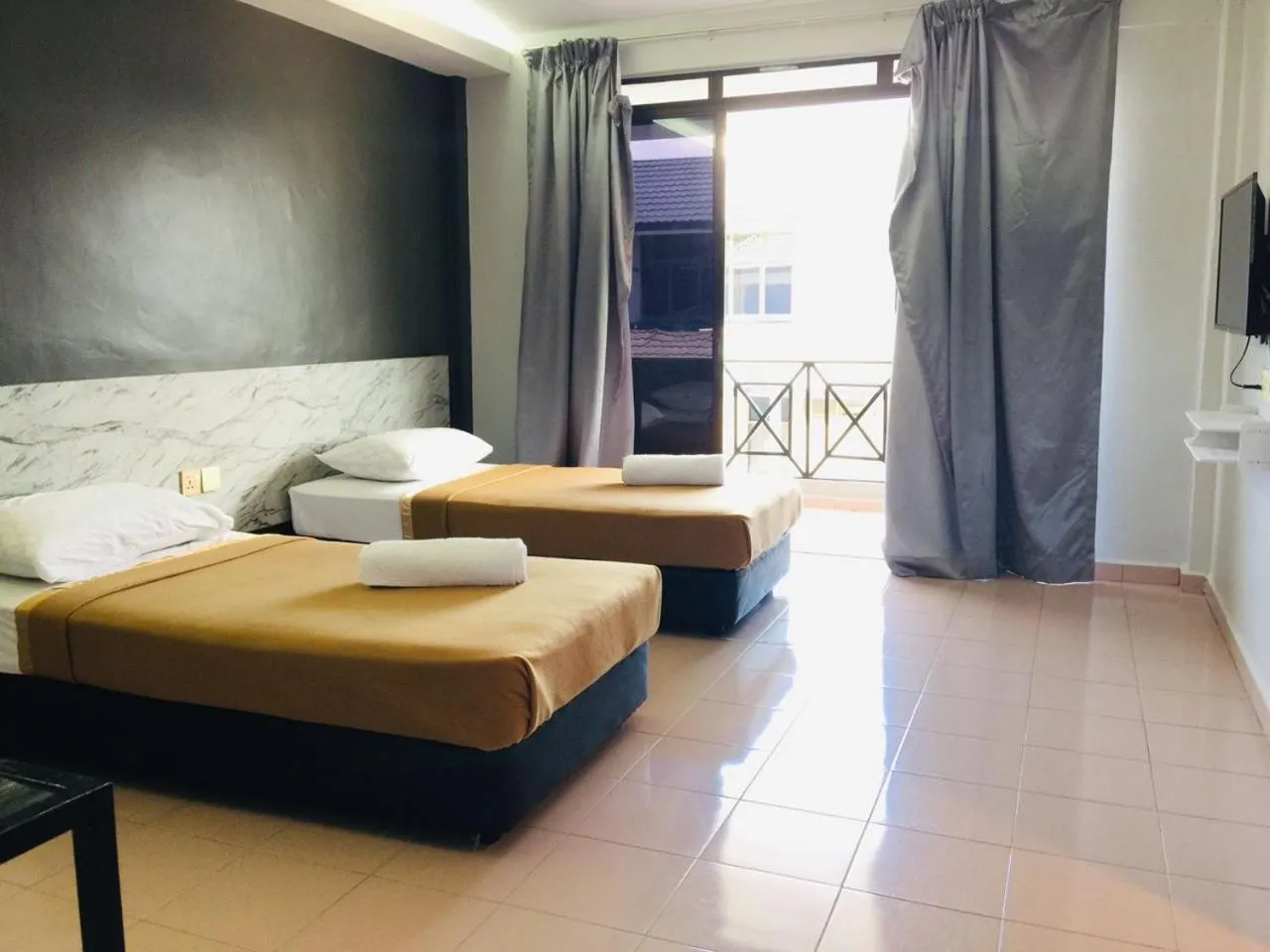 Property building, Bed in DLAYARAN HOTEL & CAFE