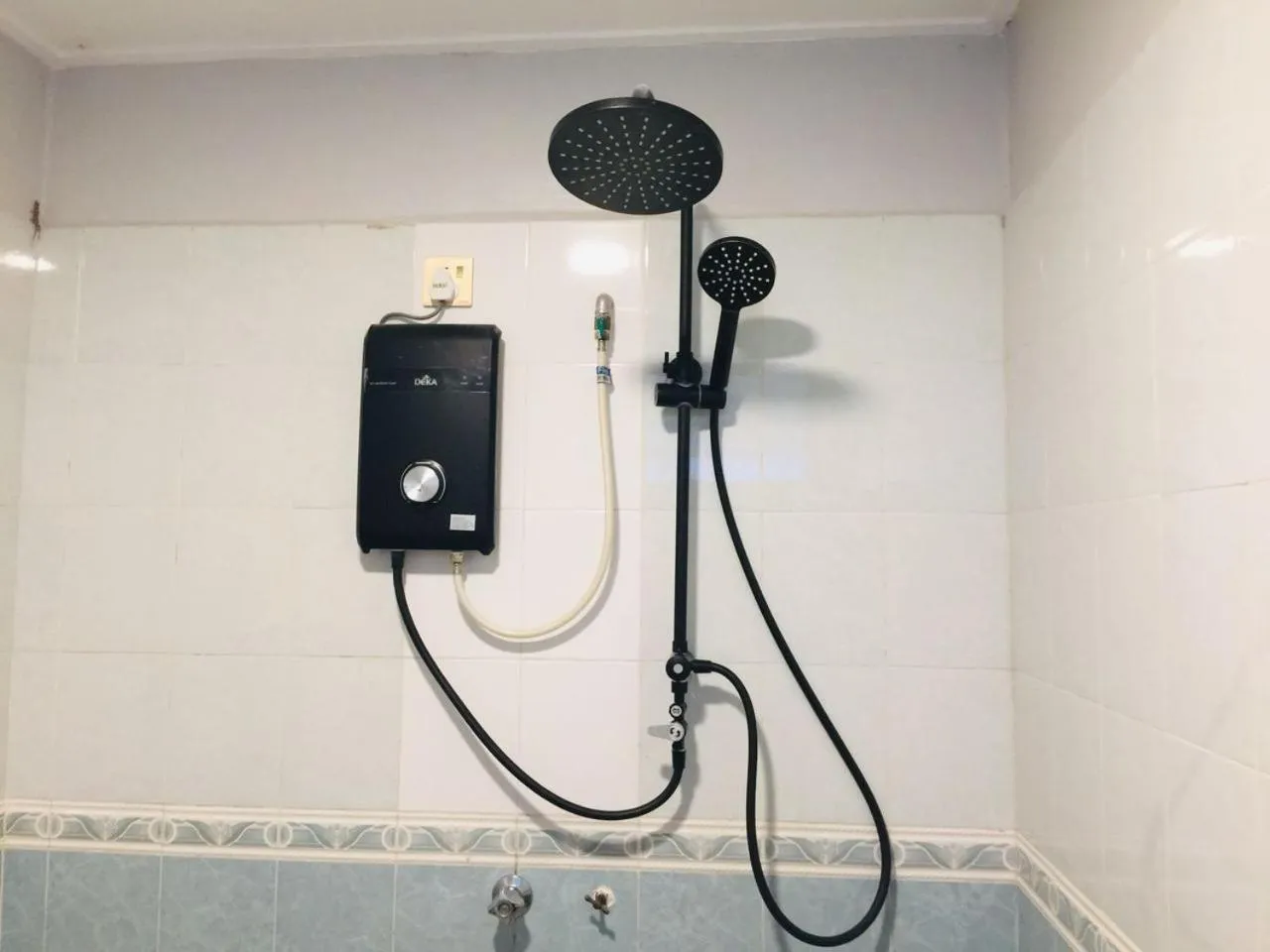 Toilet in DLAYARAN HOTEL & CAFE