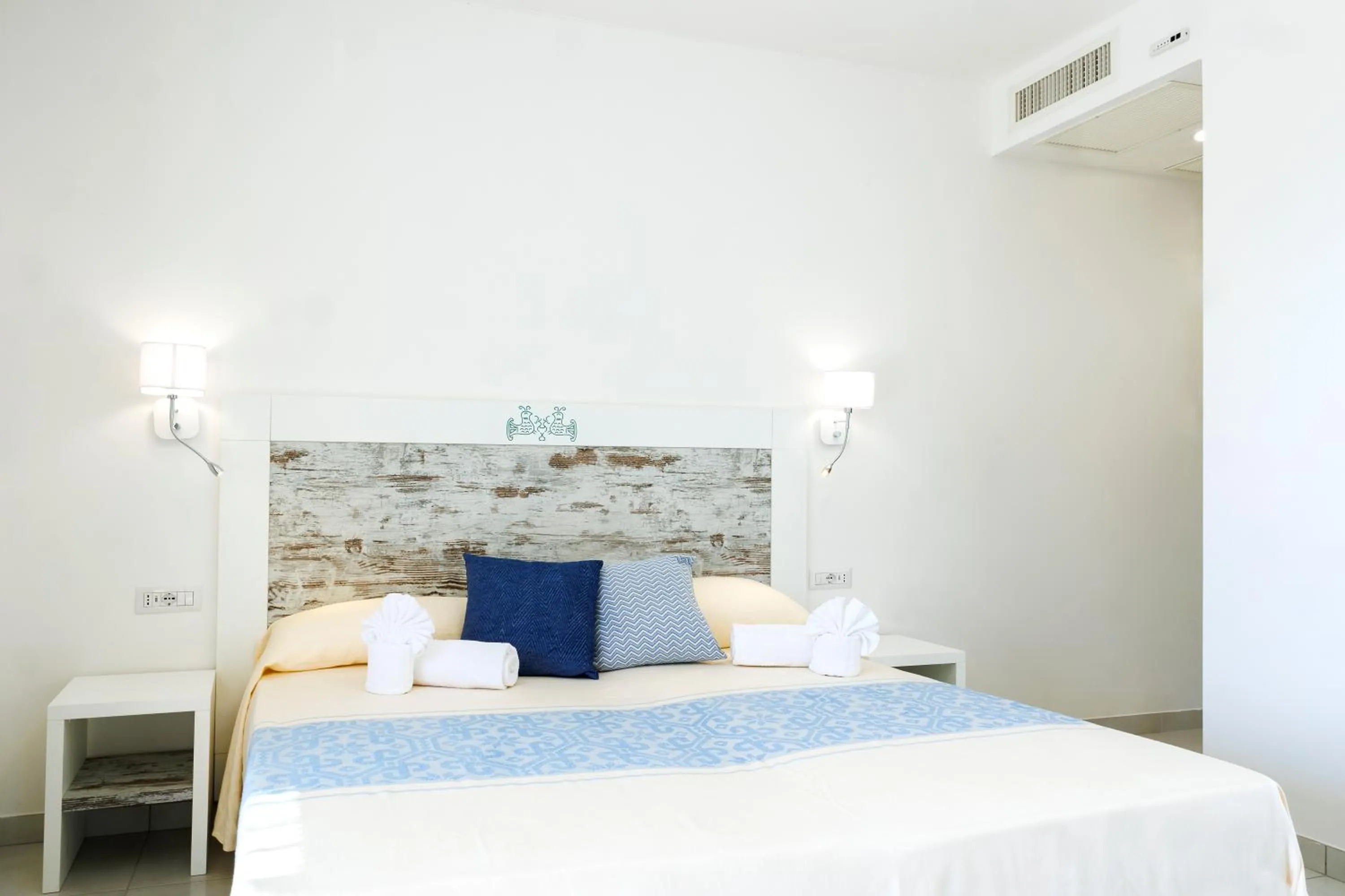 Bed in Mercury Beach Hotel