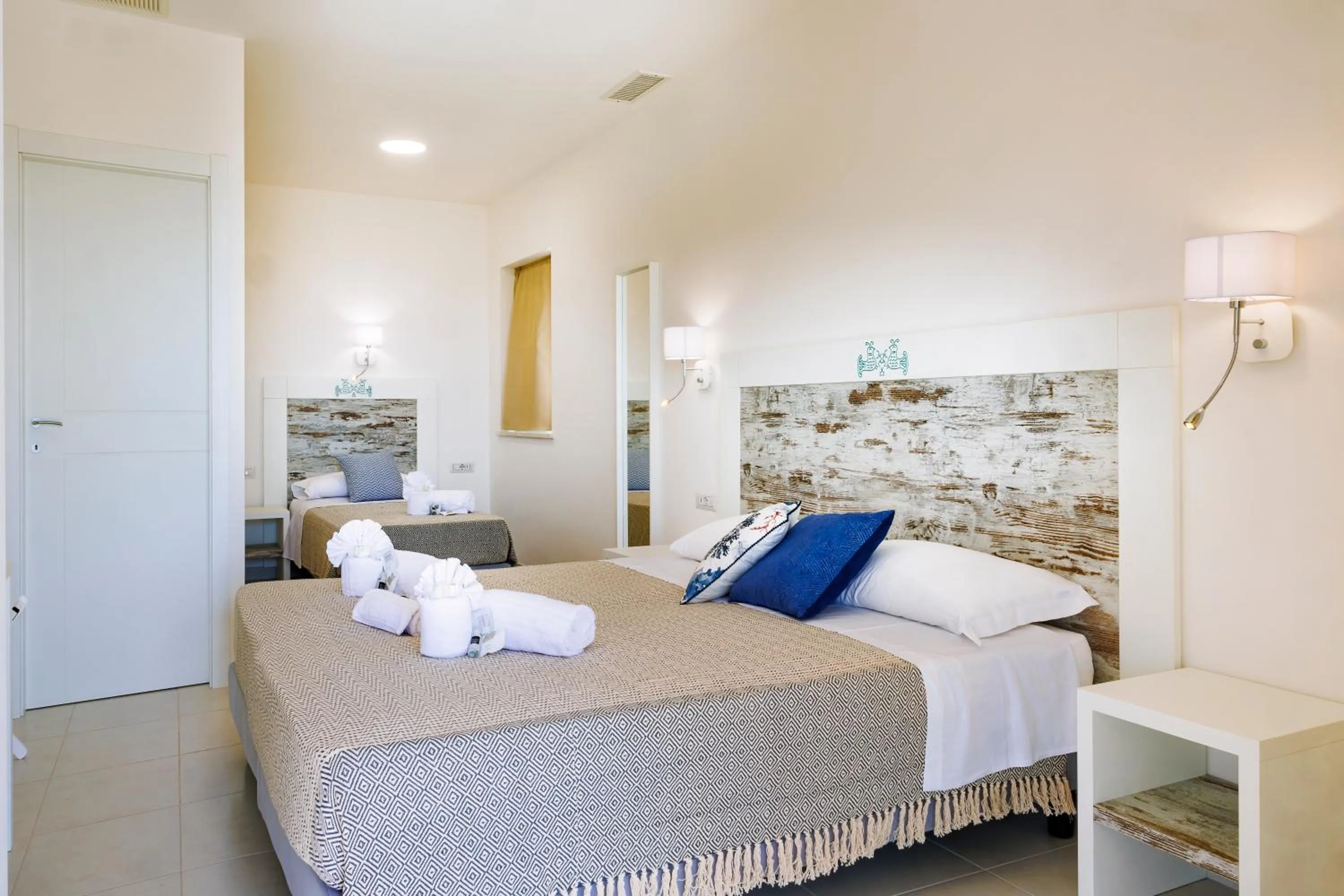 Bedroom, Bed in Mercury Beach Hotel