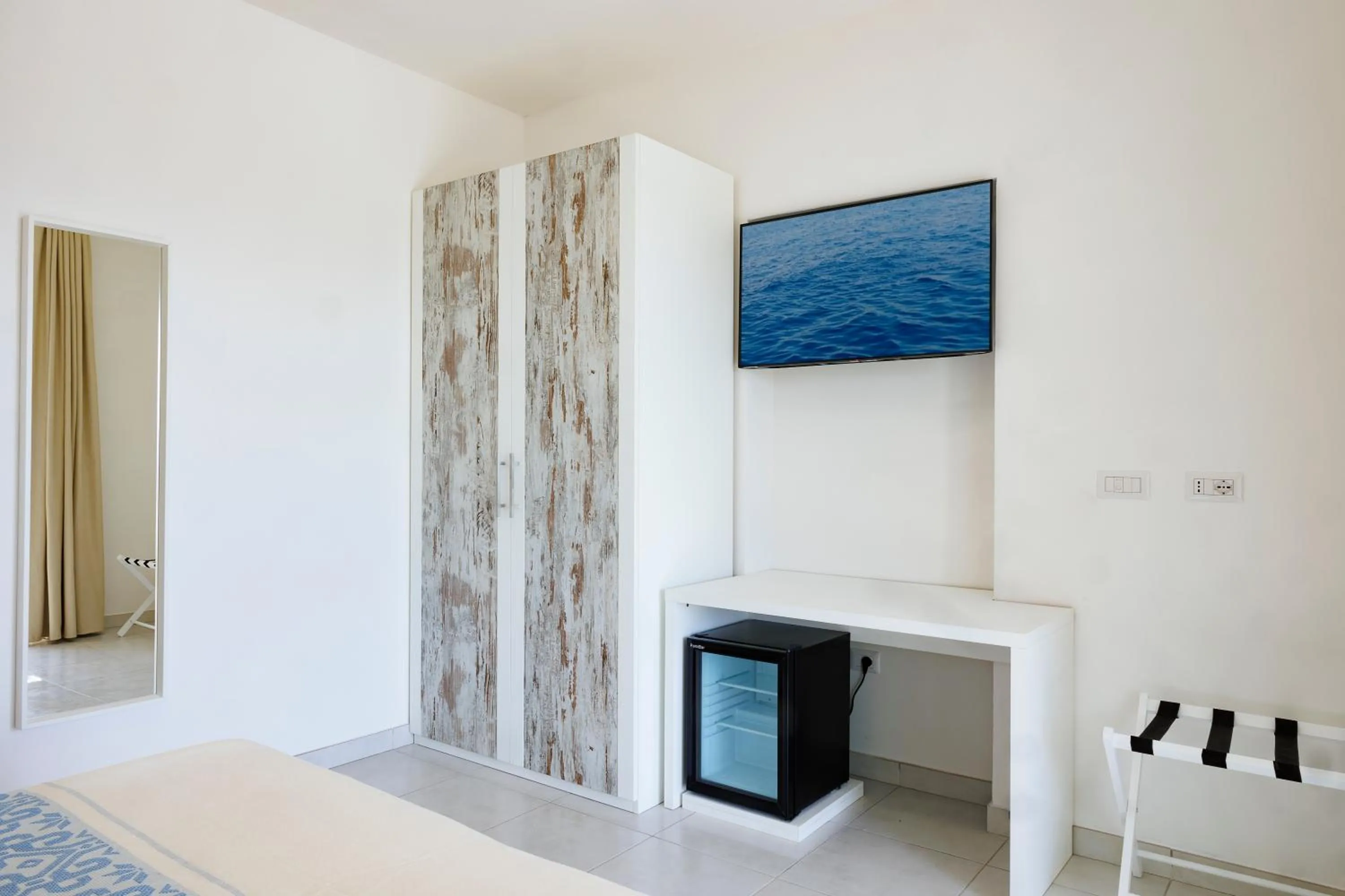 TV and multimedia in Mercury Beach Hotel