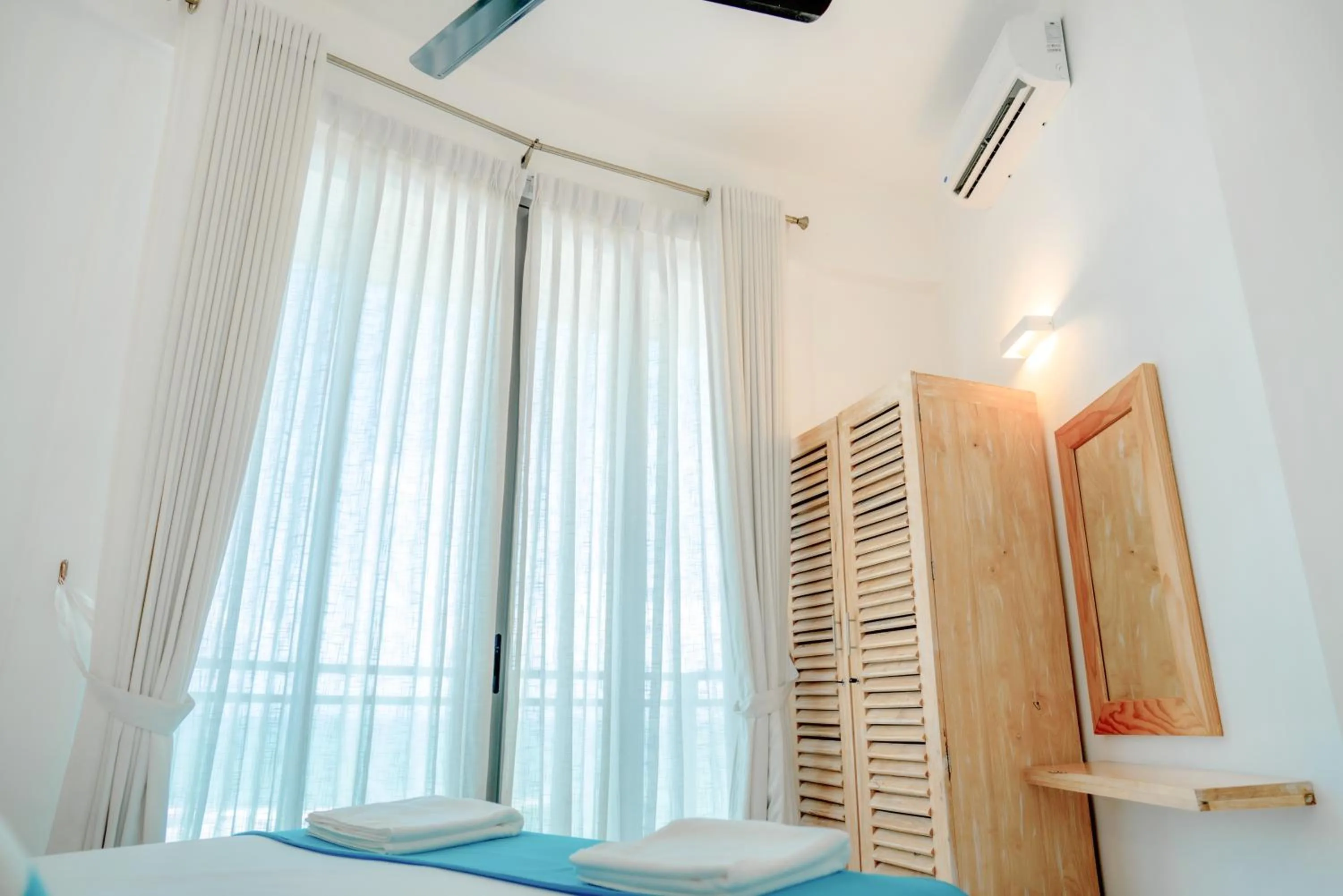 wardrobe, Bed in Oceanfront Galle by ICC