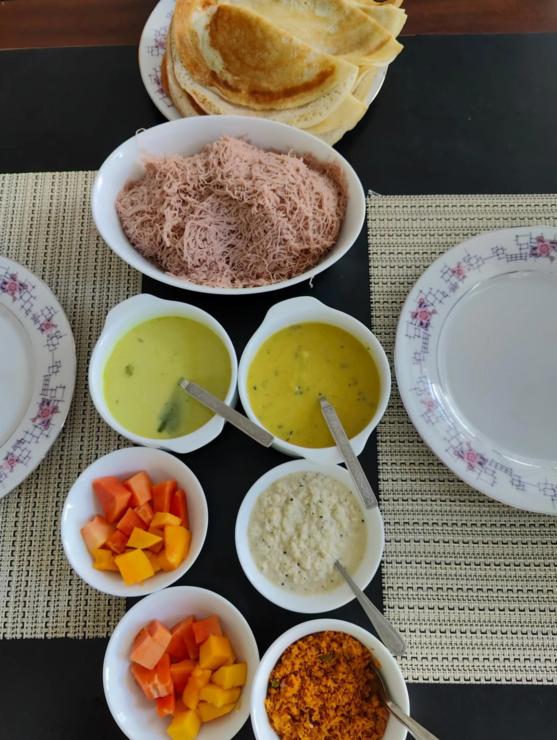 Restaurant/places to eat in Subhas Tourist Hotel