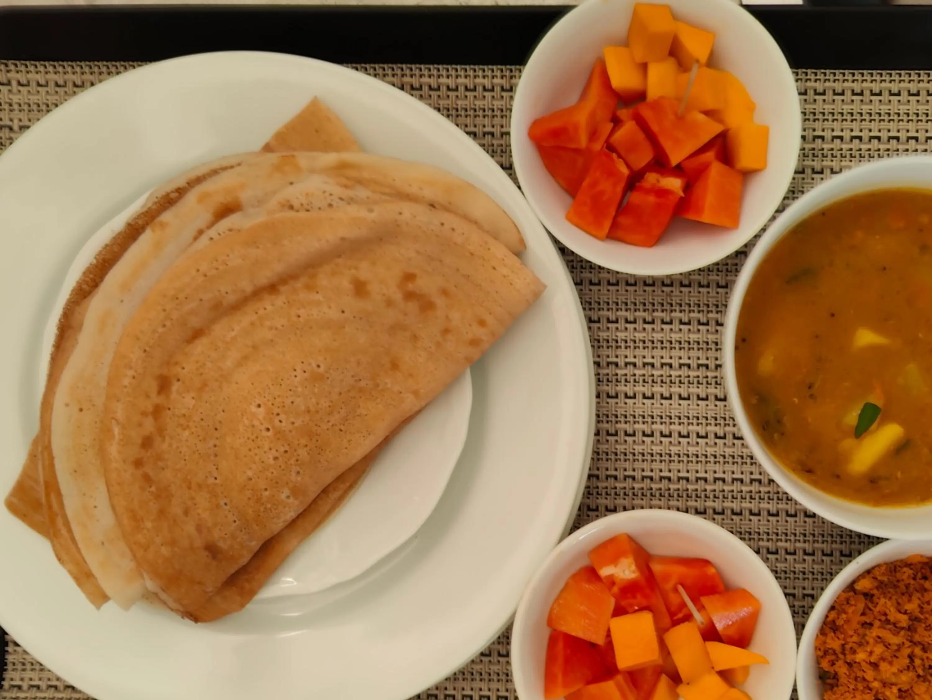 Restaurant/places to eat in Subhas Tourist Hotel