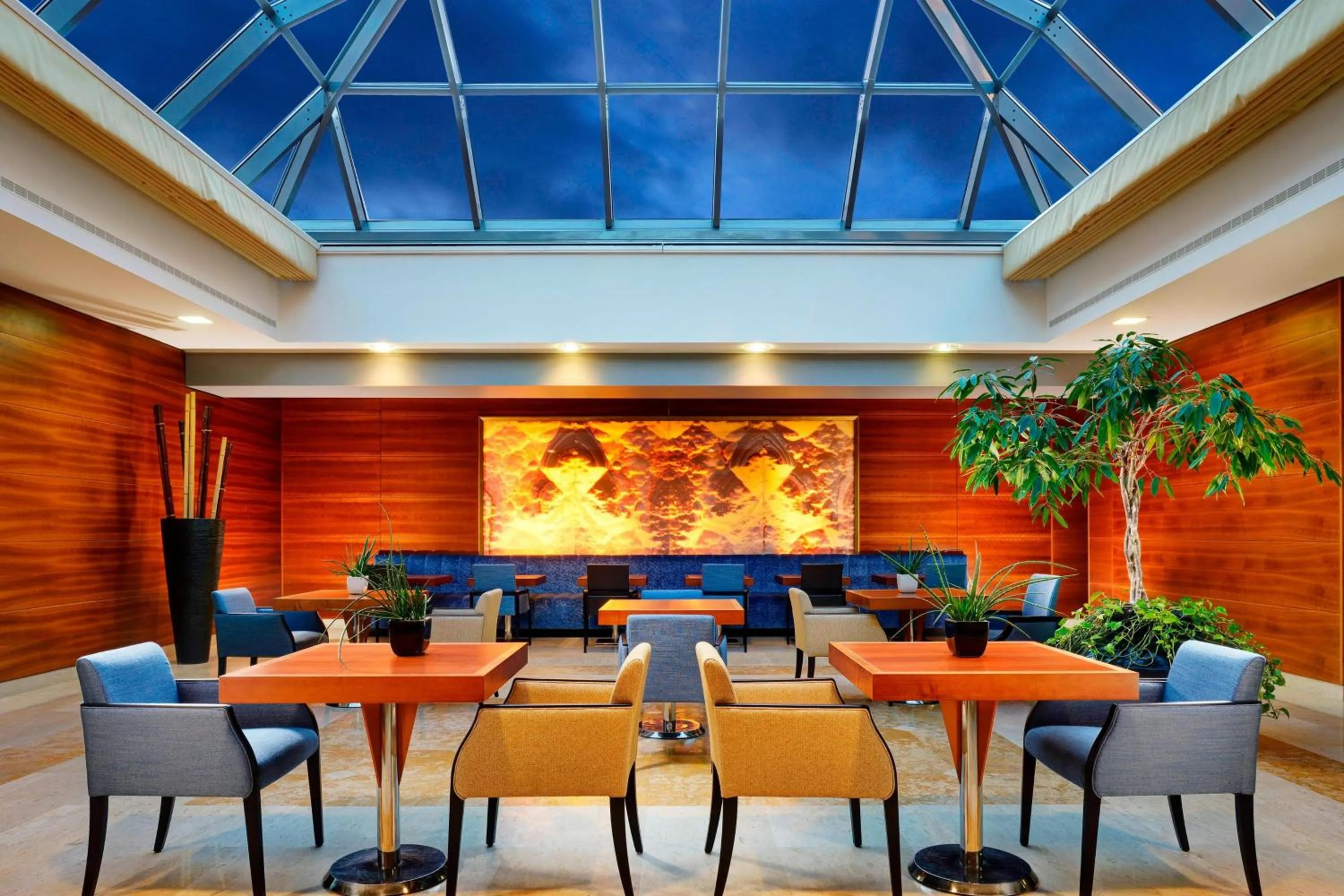 Lounge or bar in Four Points by Sheraton Siena