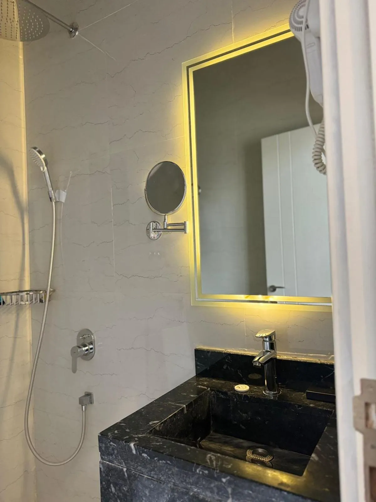 Shower in شقق ارين المطار