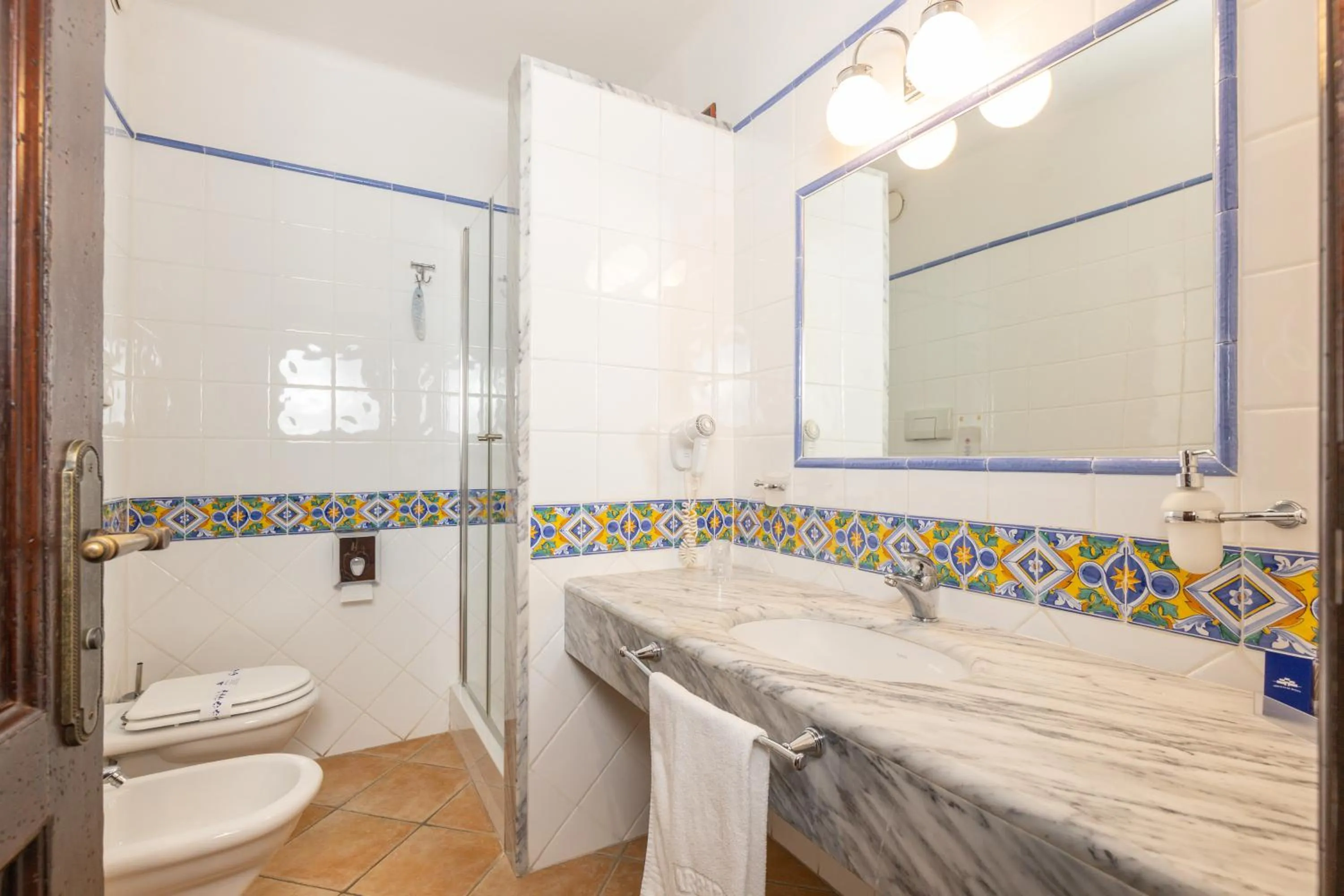 Bathroom in Hotel Arbatasar