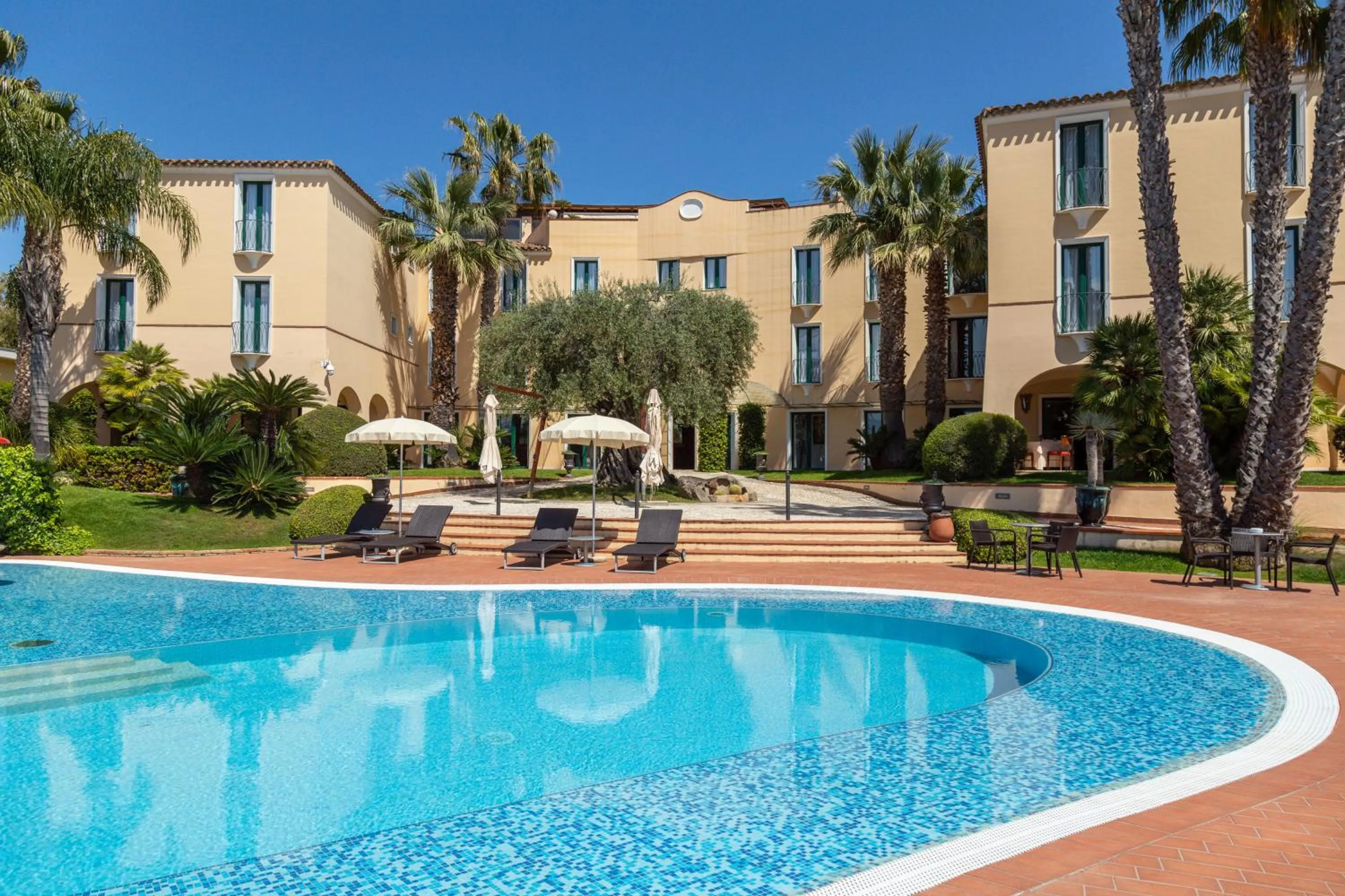 Swimming pool in Hotel Arbatasar