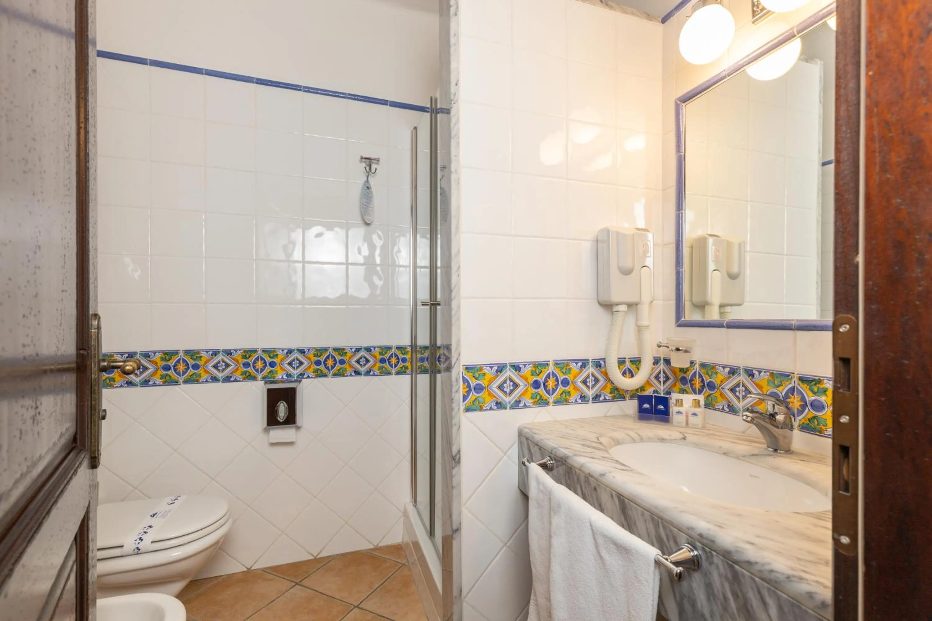 Bathroom in Hotel Arbatasar