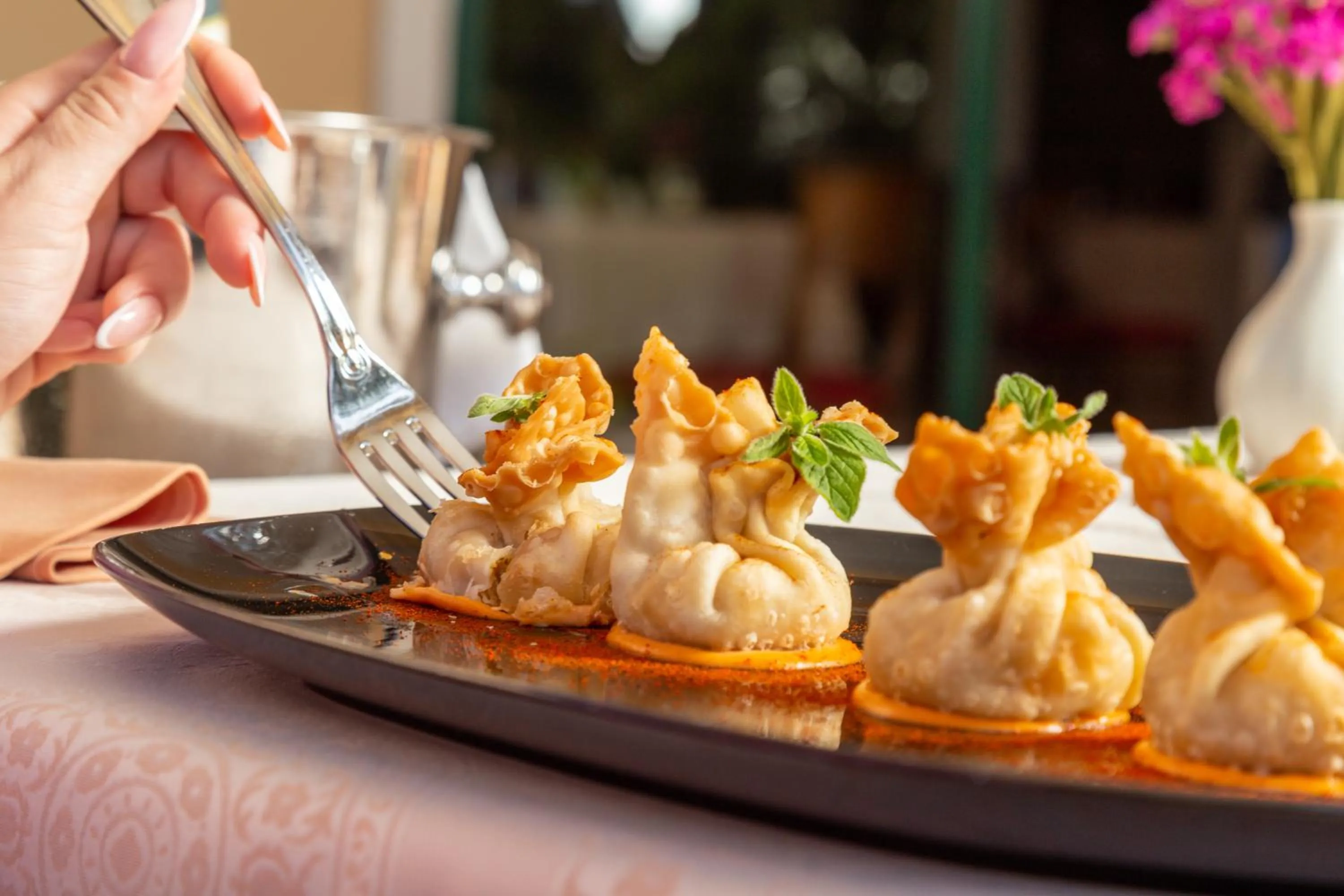 Restaurant/places to eat in Hotel Arbatasar