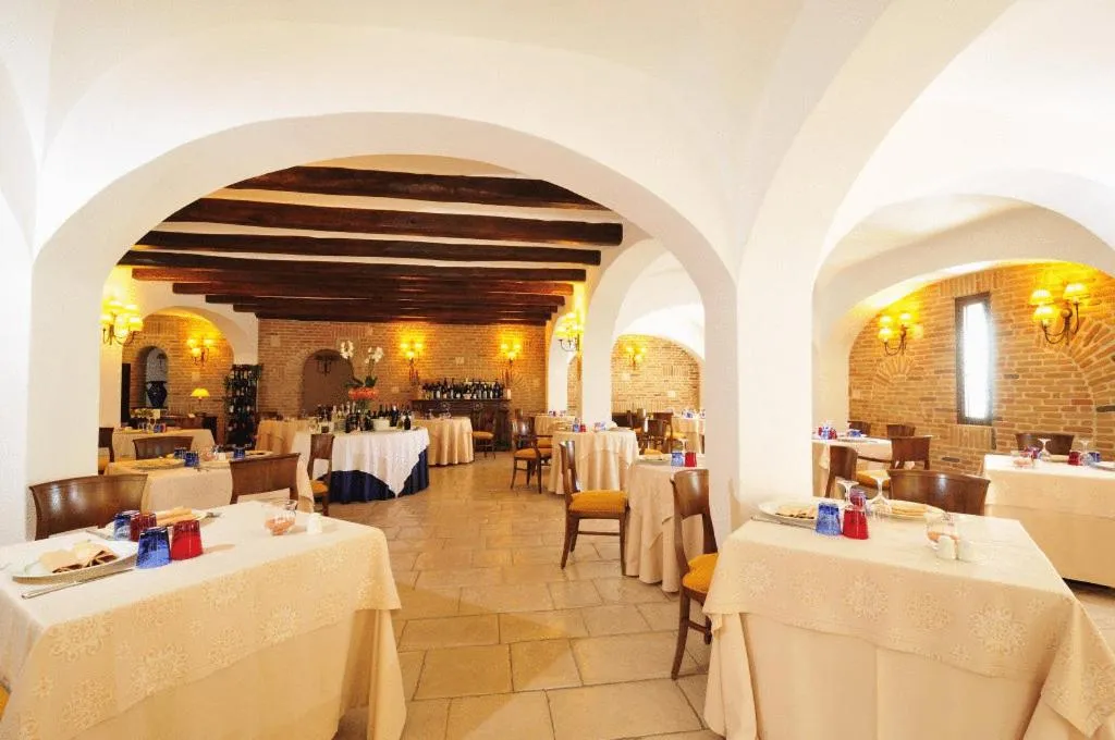 Restaurant/places to eat in Hotel Arbatasar