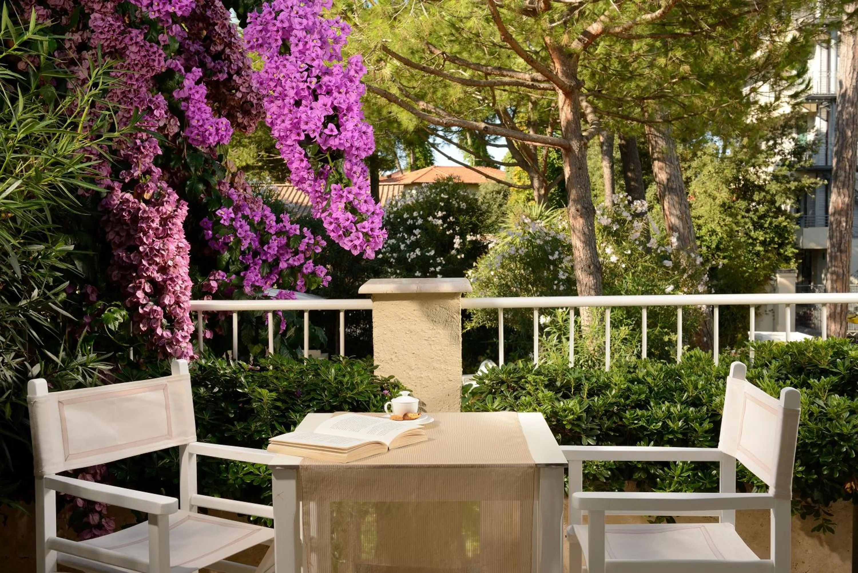 Day in Villa Roma Imperiale