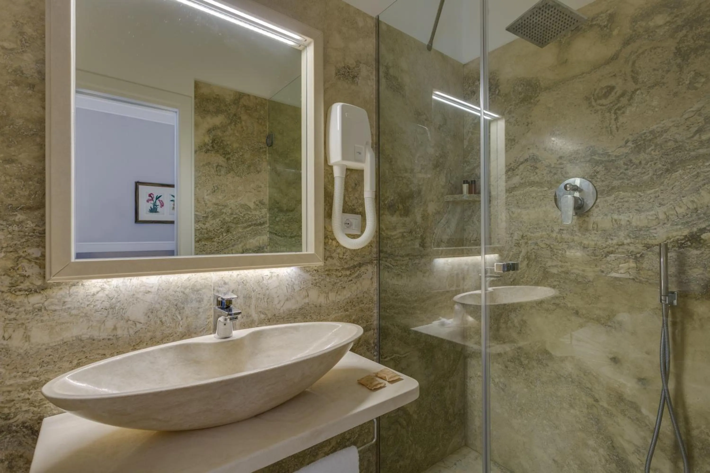 Bathroom in Albergo Chiusarelli