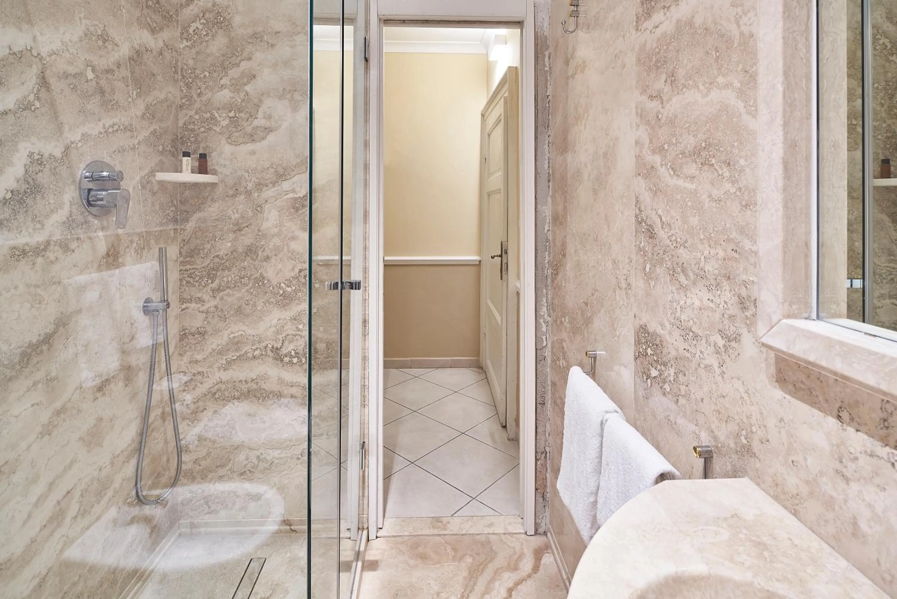 Bathroom in Albergo Chiusarelli