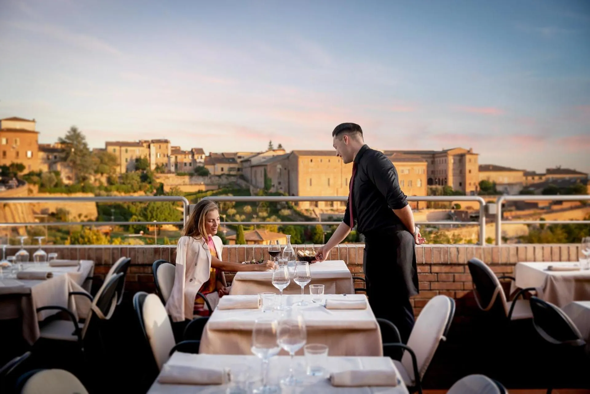 Restaurant/places to eat in Hotel Athena