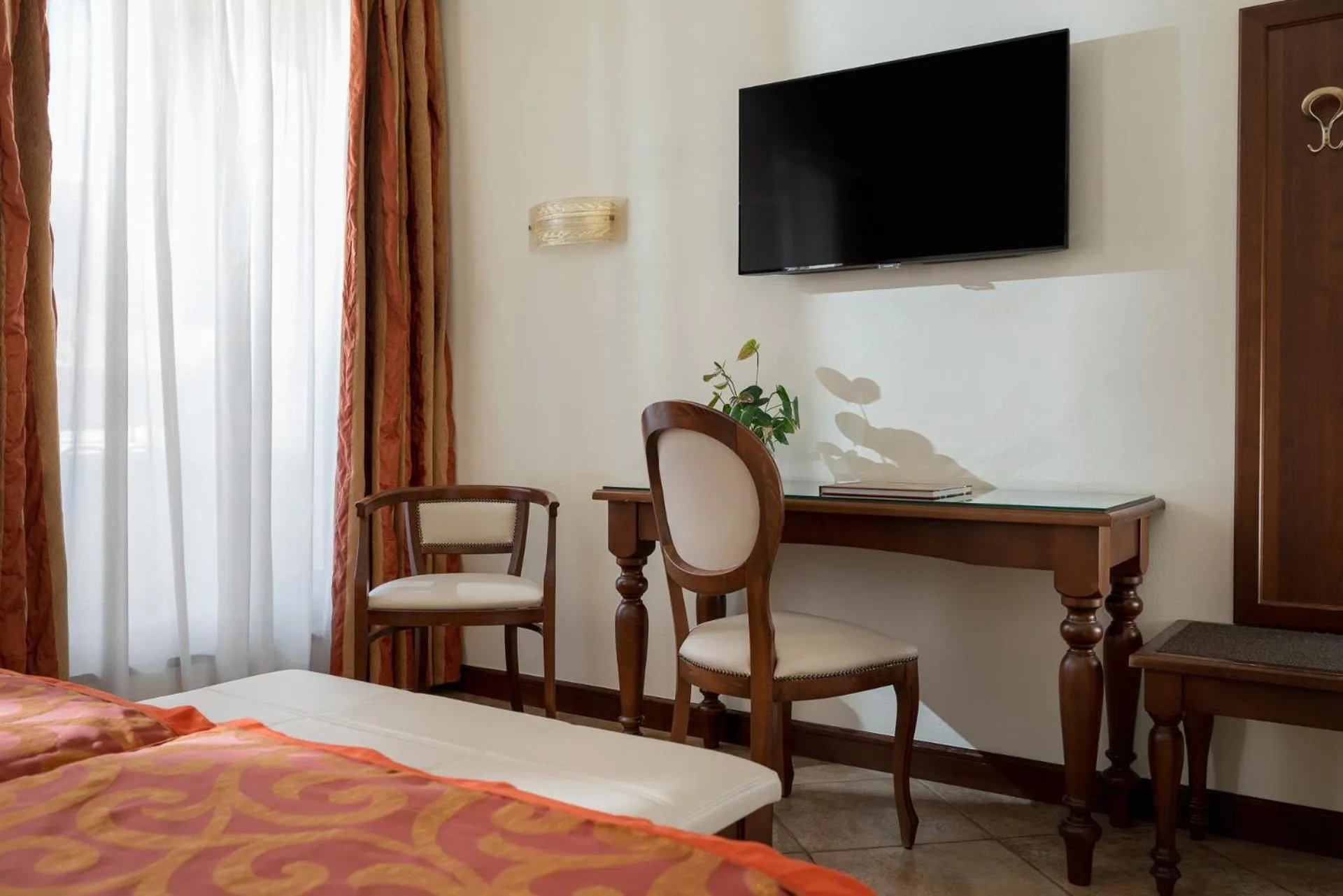 TV and multimedia, Bed in Hotel Athena