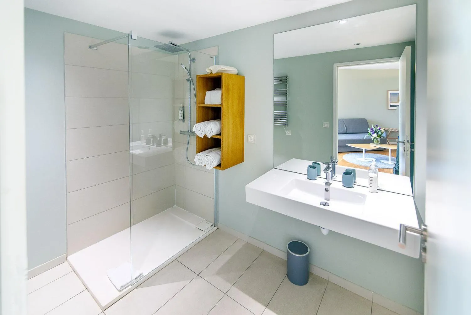 Shower in thecamp hôtel - Aix en Provence