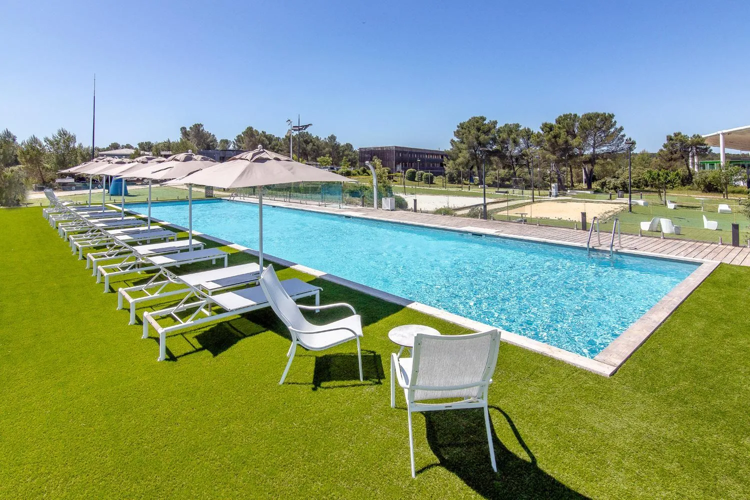 Swimming pool in thecamp hôtel - Aix en Provence
